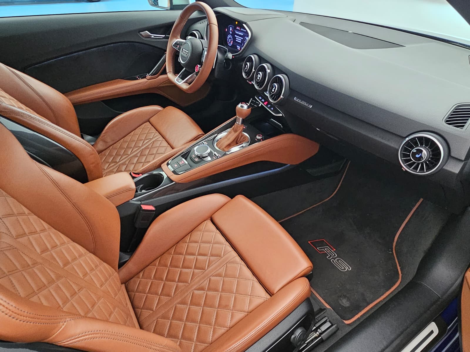 AUDI TT RS Coupé 2.5 TFSI quattro S-tronic-image-11