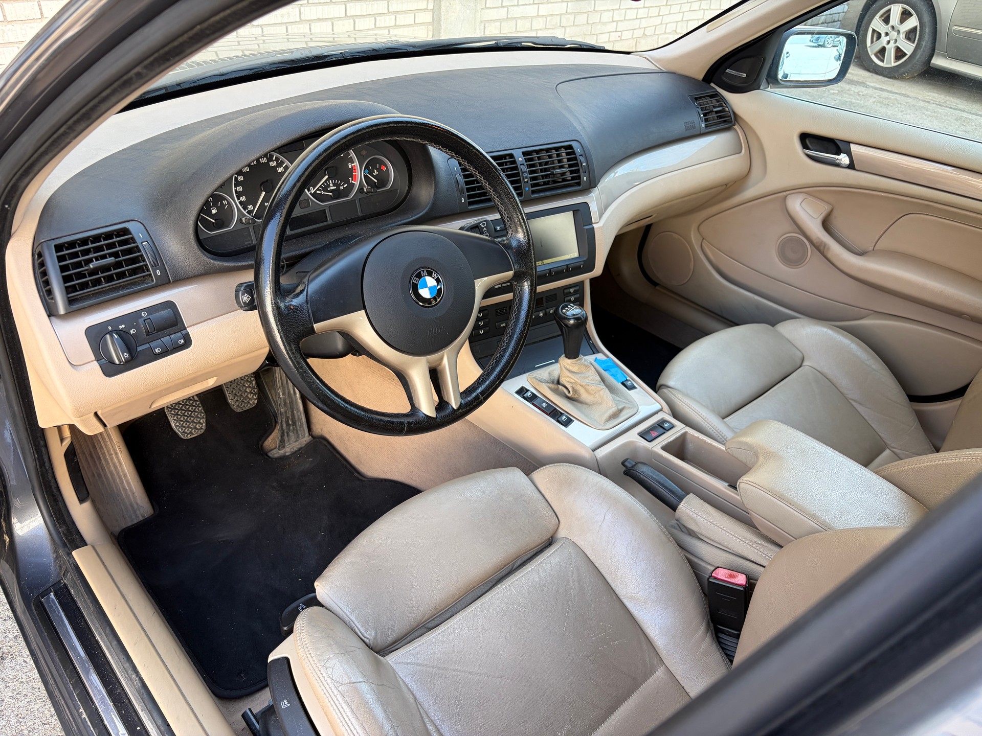 BMW 330i Touring-image-4