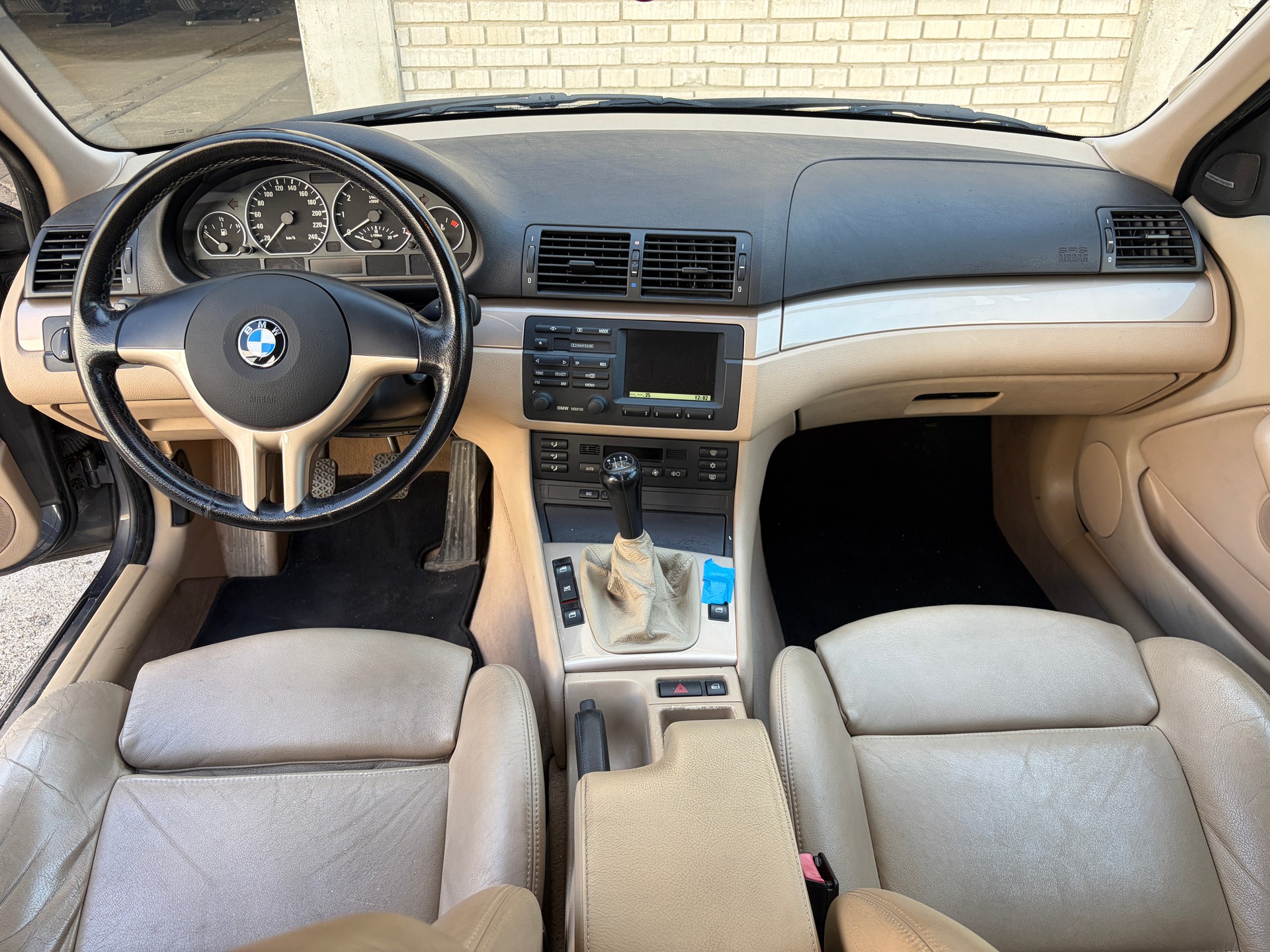 BMW 330i Touring-image-5