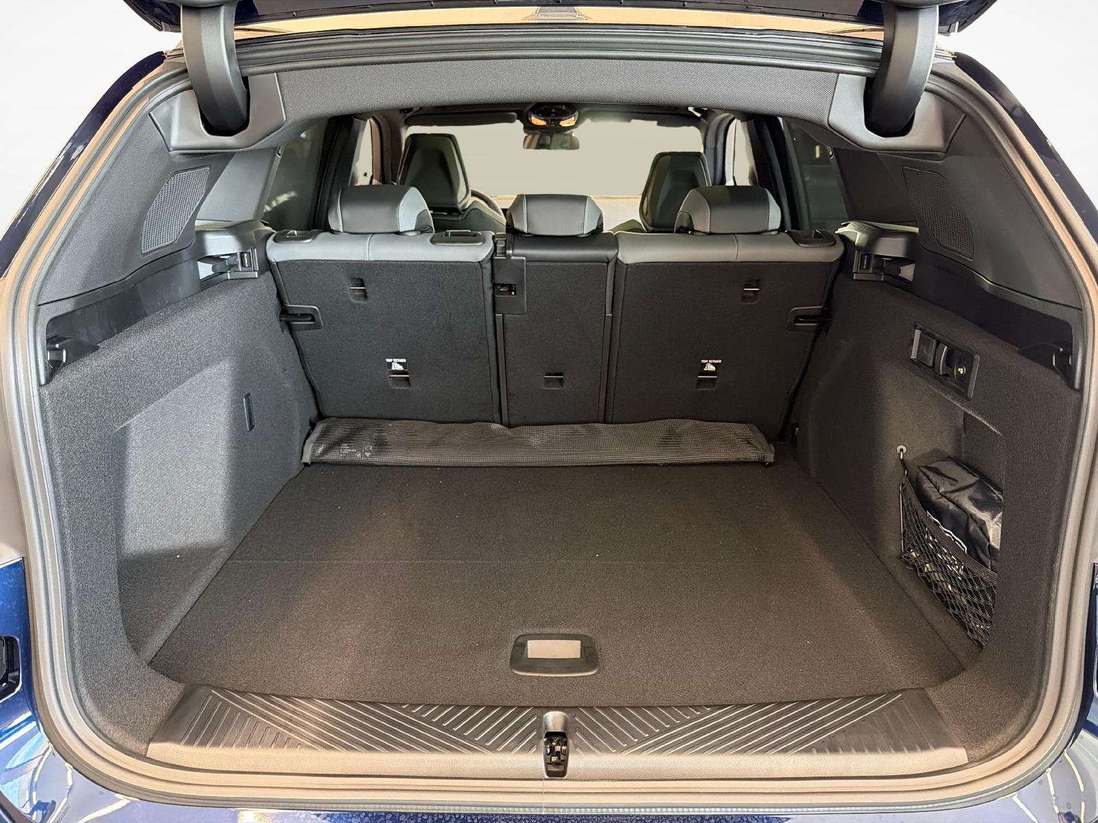 BMW X3 M50i-image-11