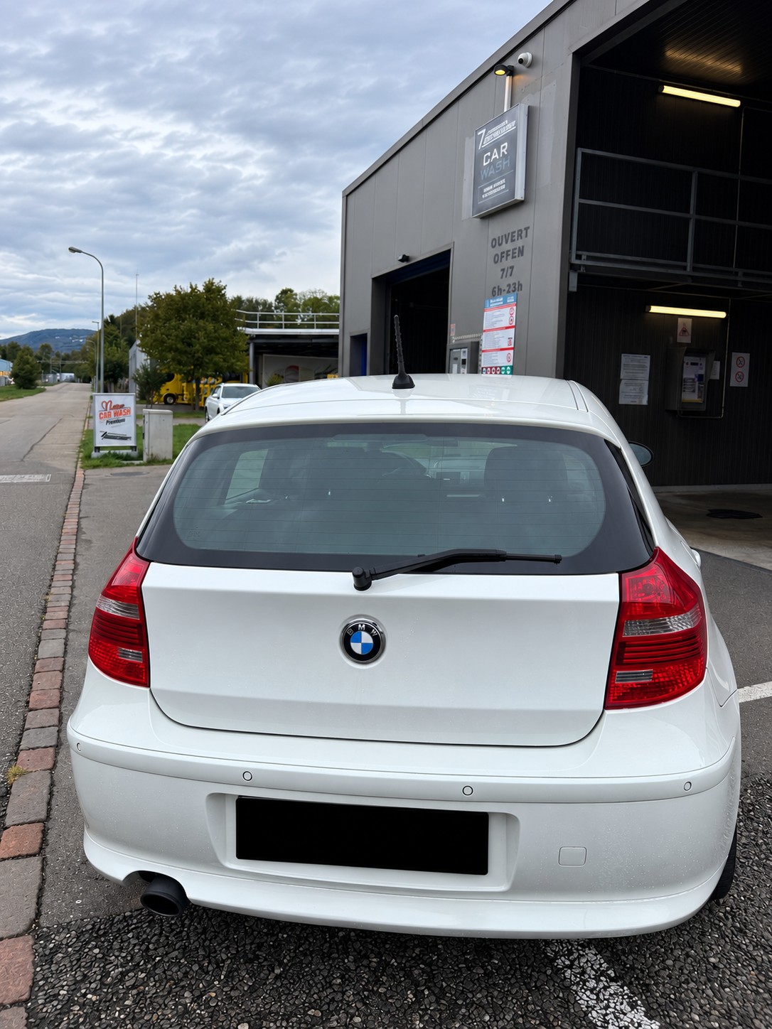 BMW 116i-image-1