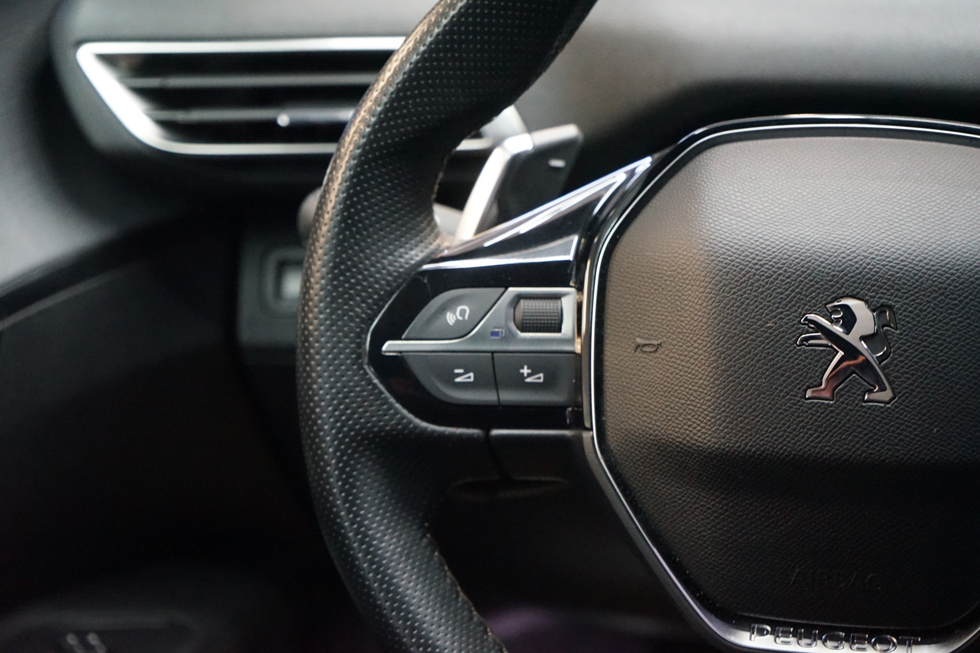 PEUGEOT 5008 2.0 BlueHDi GT EAT-image-8