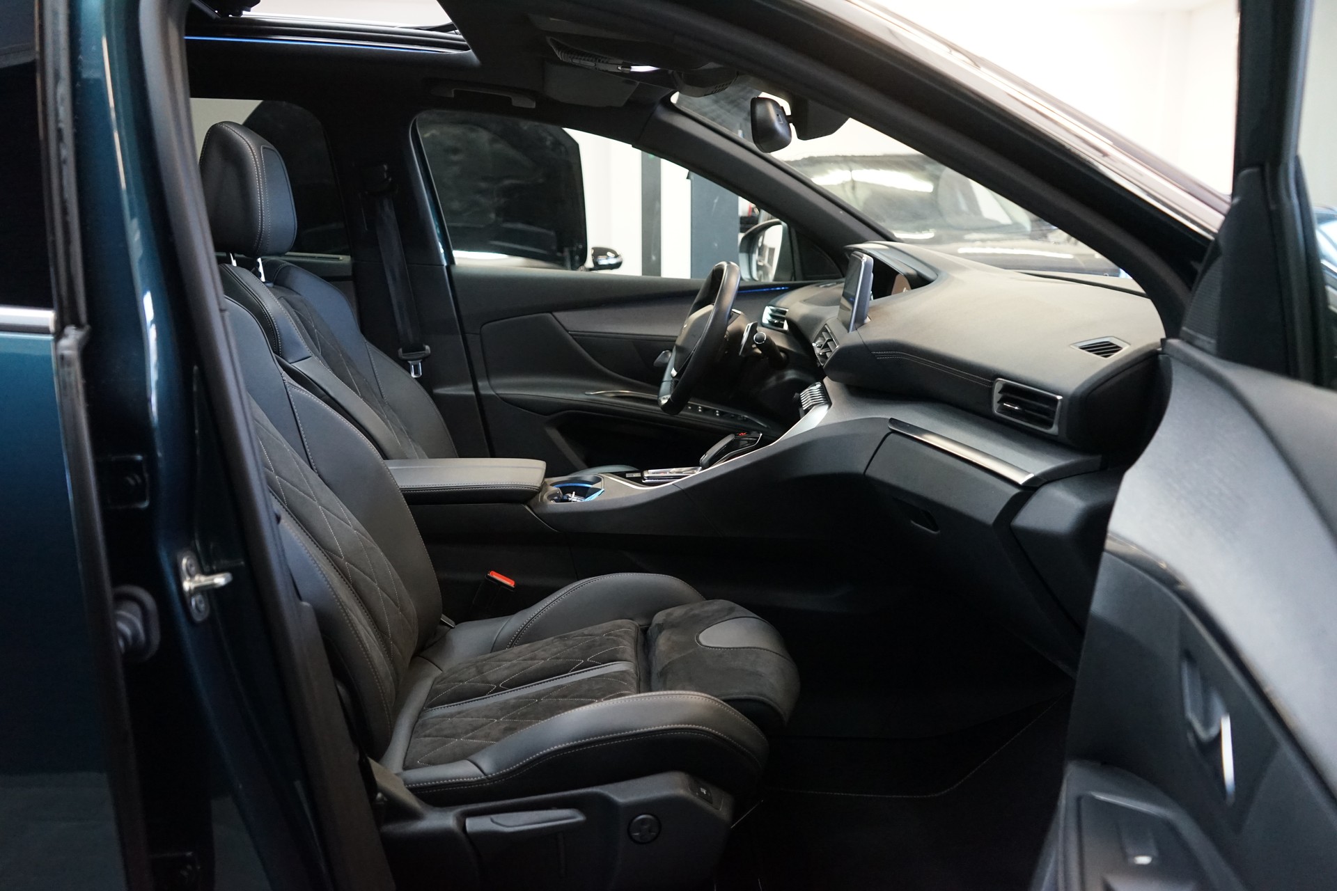 PEUGEOT 5008 2.0 BlueHDi GT EAT-image-4