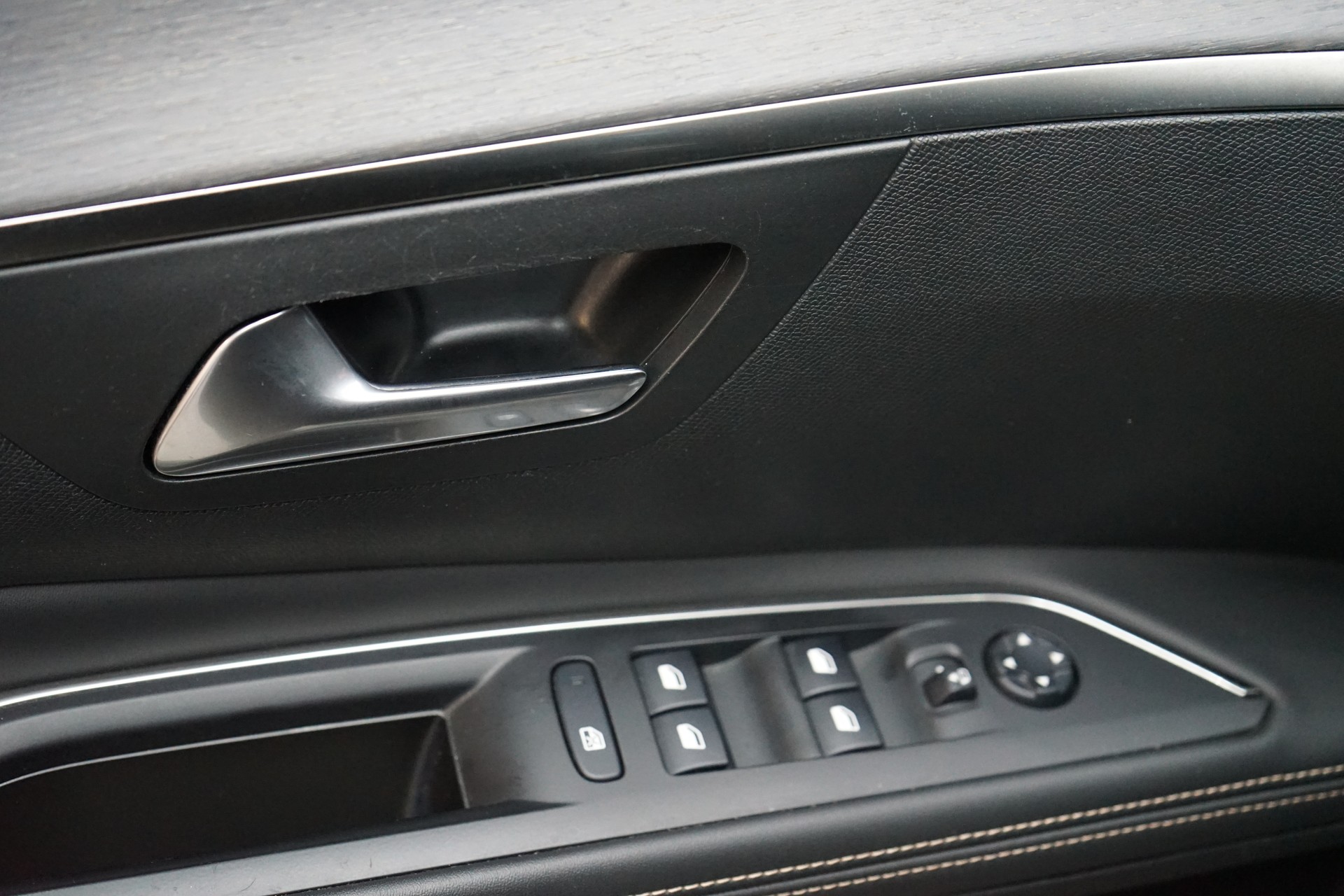 PEUGEOT 5008 2.0 BlueHDi GT EAT-image-23