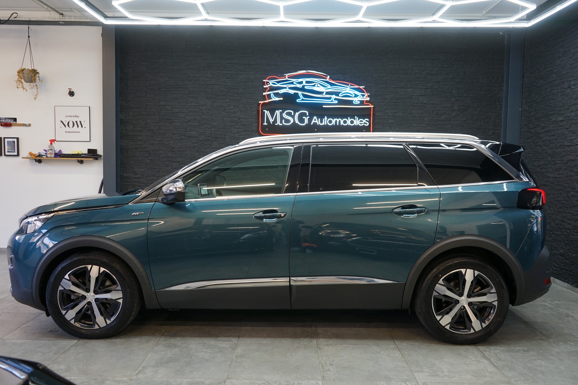 PEUGEOT 5008 2.0 BlueHDi GT EAT-image-1