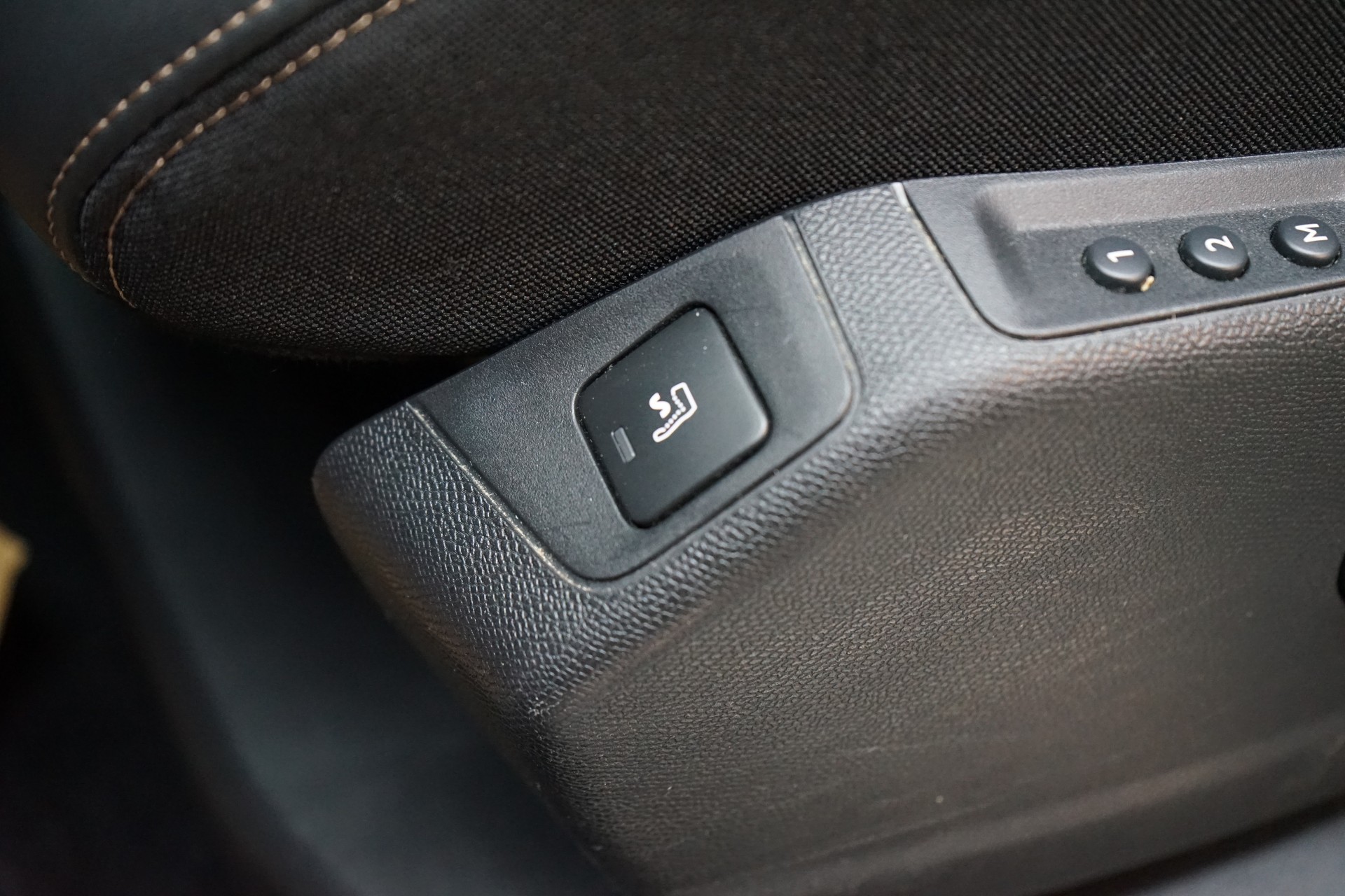 PEUGEOT 5008 2.0 BlueHDi GT EAT-image-25
