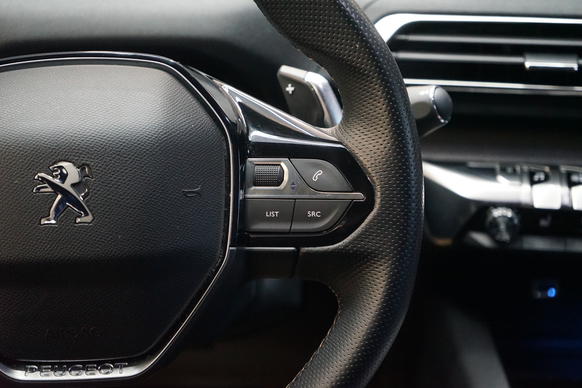 PEUGEOT 5008 2.0 BlueHDi GT EAT-image-9