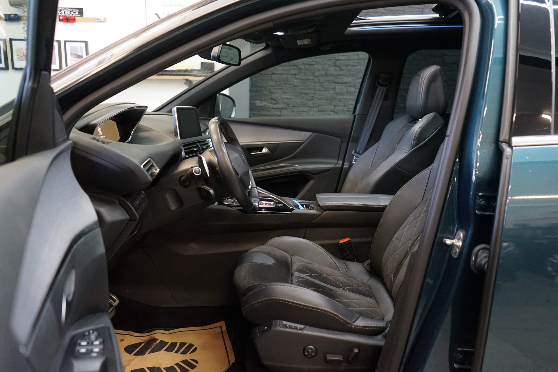 PEUGEOT 5008 2.0 BlueHDi GT EAT-image-3
