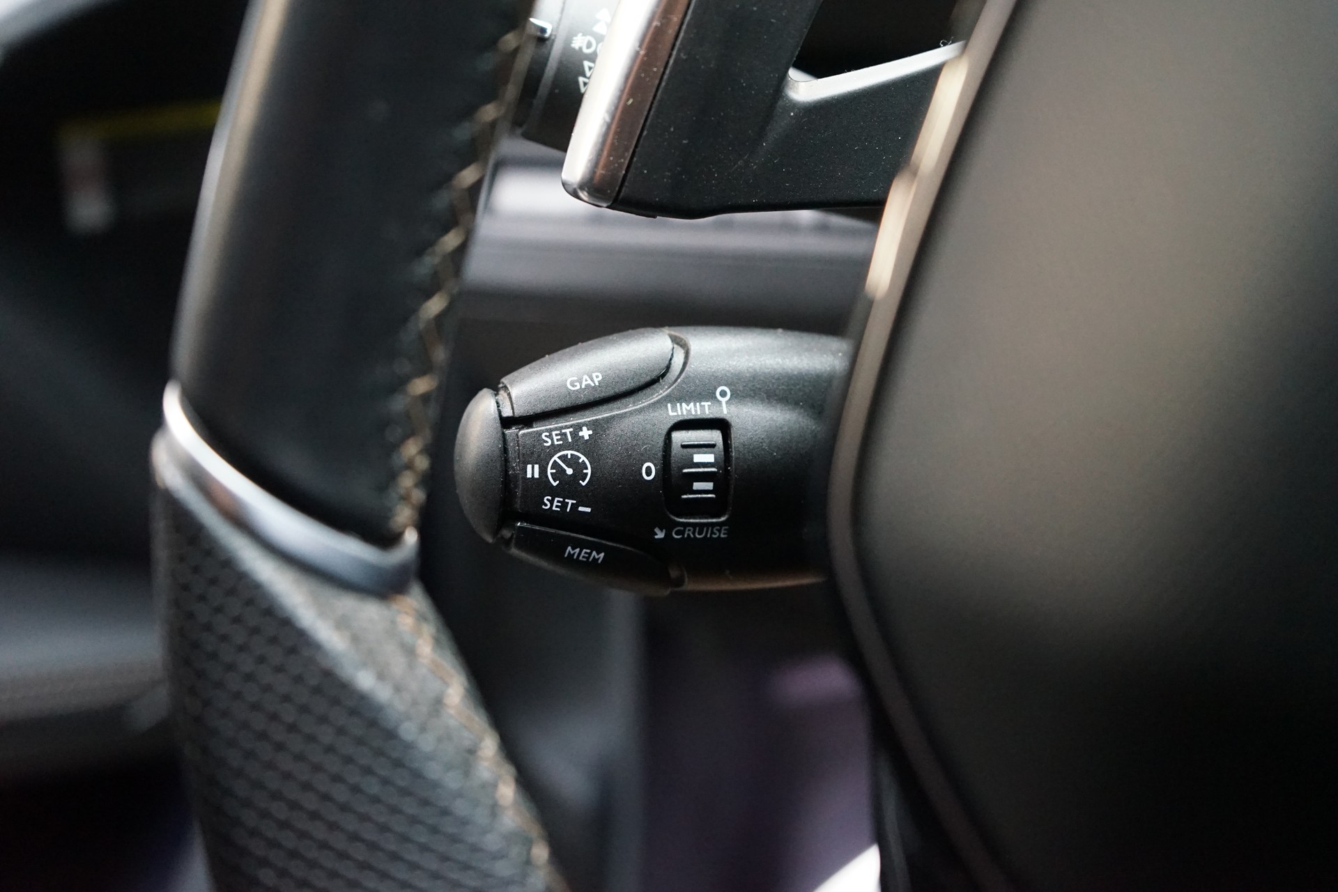 PEUGEOT 5008 2.0 BlueHDi GT EAT-image-21