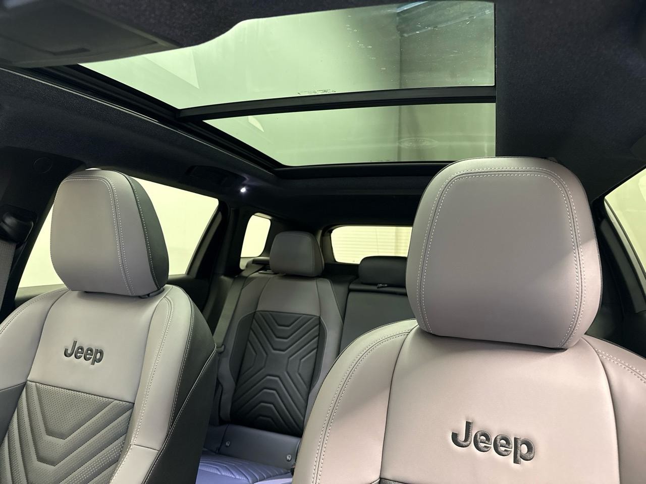 JEEP Compass 1.2 T e-Hybrid First Edition Plus & SKY-image-5