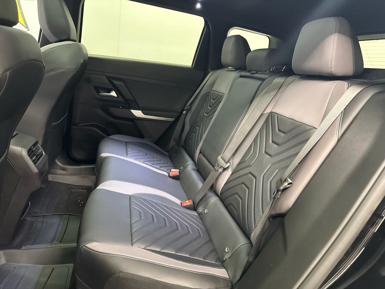 JEEP Compass 1.2 T e-Hybrid First Edition Plus & SKY-image-11