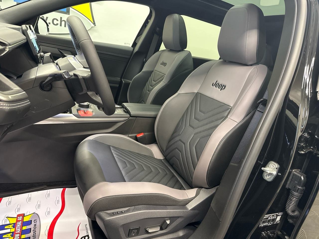 JEEP Compass 1.2 T e-Hybrid First Edition Plus & SKY-image-3
