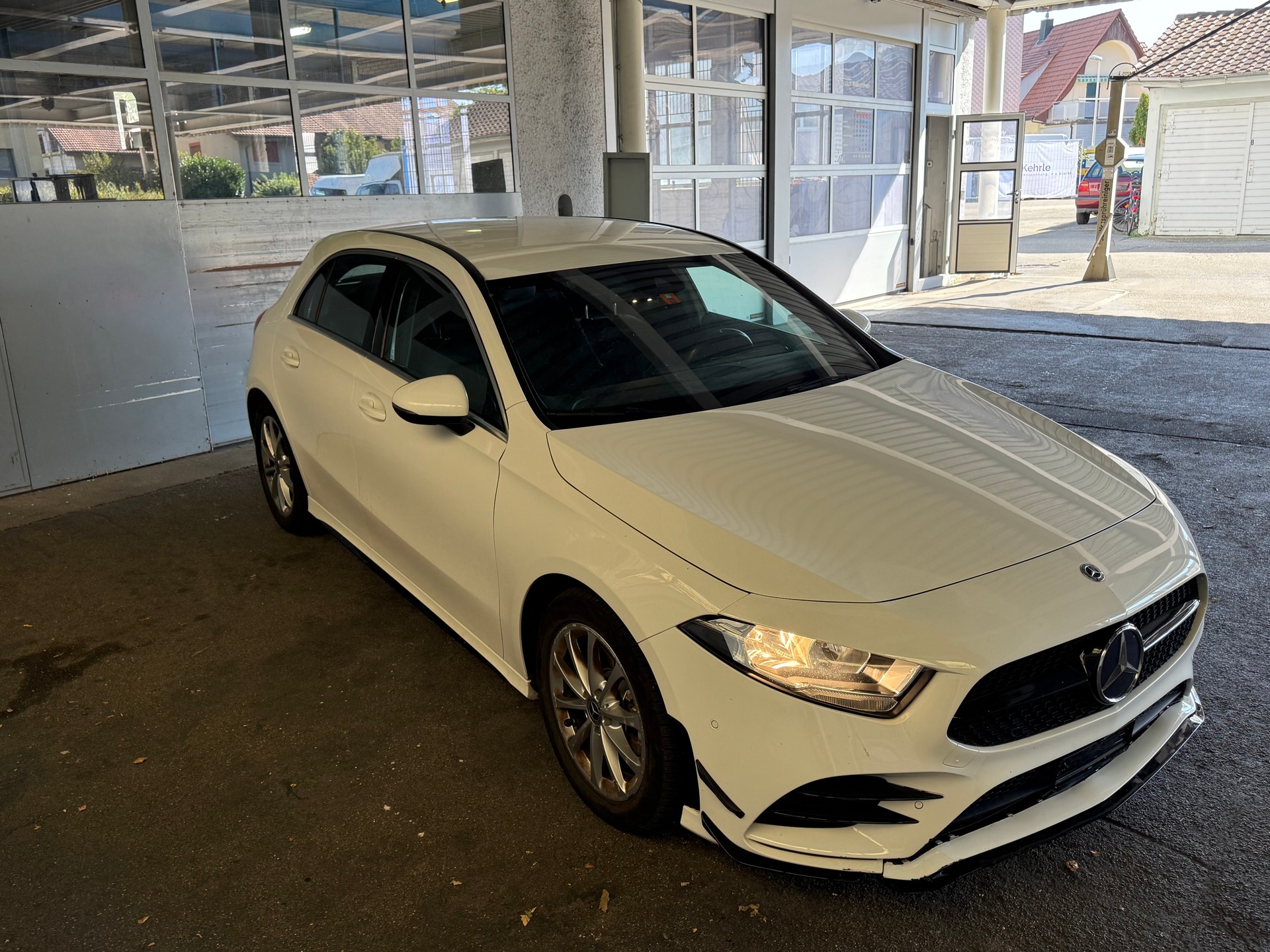 MERCEDES-BENZ A 220 Progressive 7G-DCT-image-3