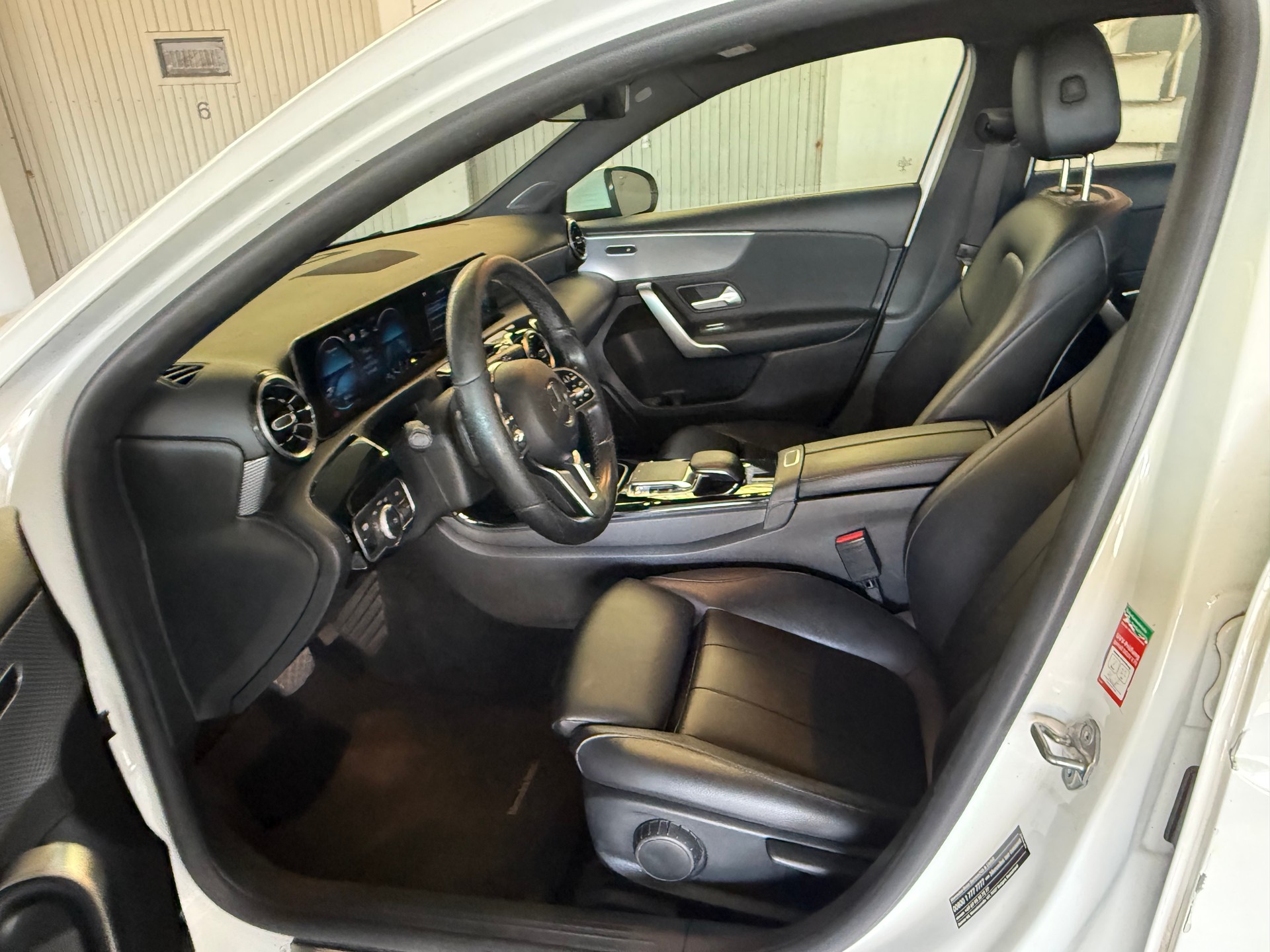MERCEDES-BENZ A 220 Progressive 7G-DCT-image-12