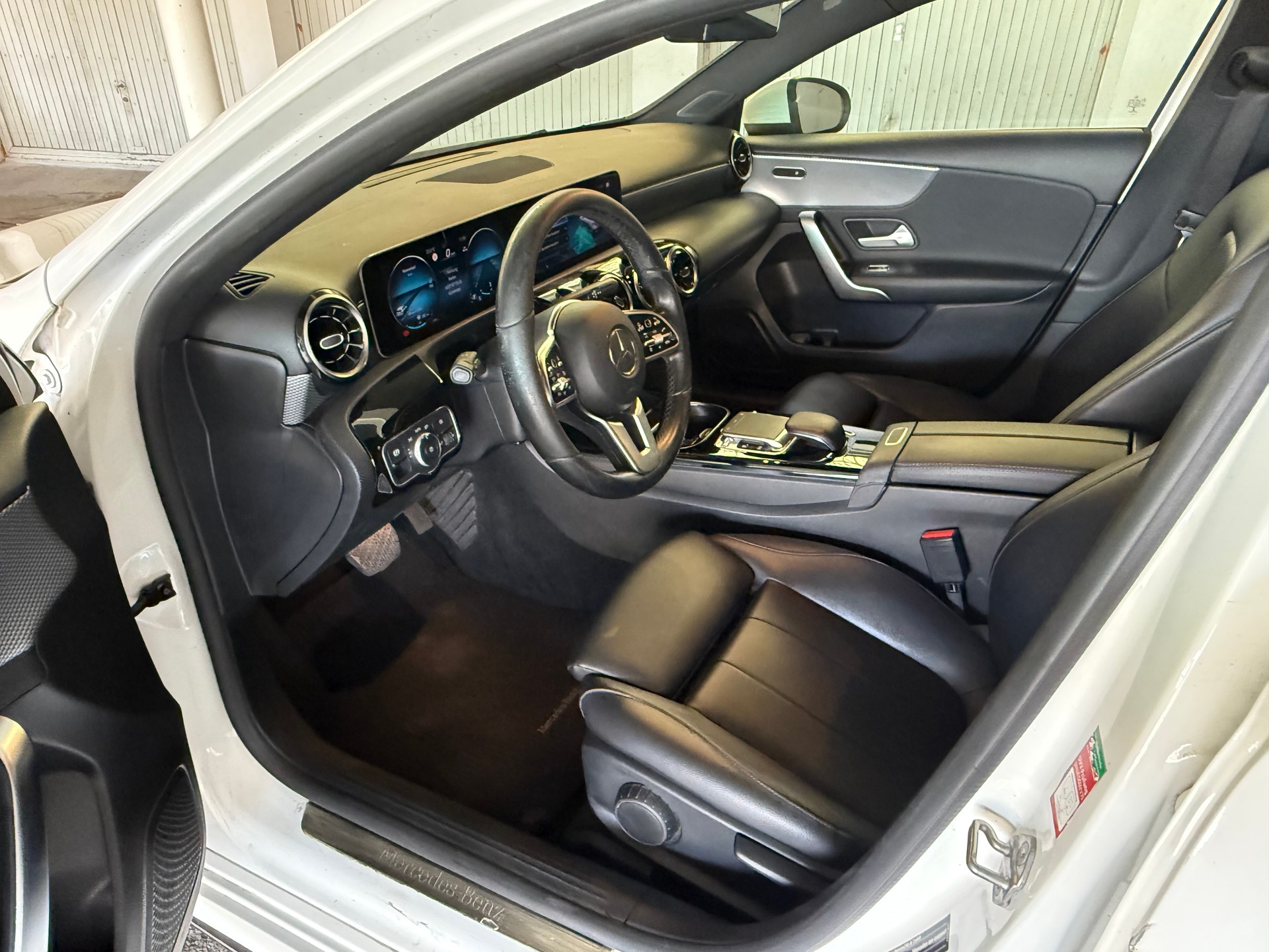 MERCEDES-BENZ A 220 Progressive 7G-DCT-image-11