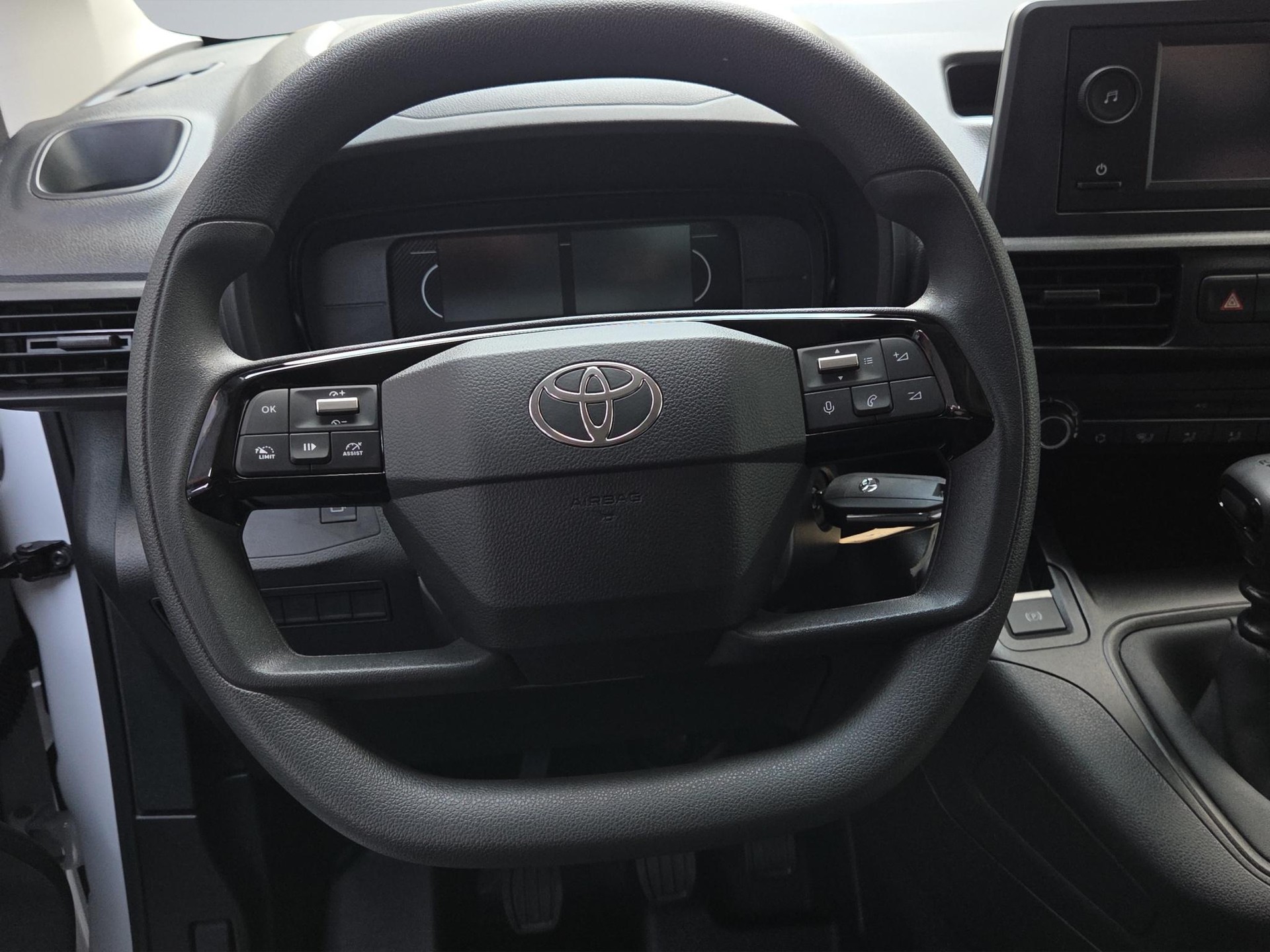TOYOTA PROACE CITY Van L1 1.2 Active-image-9