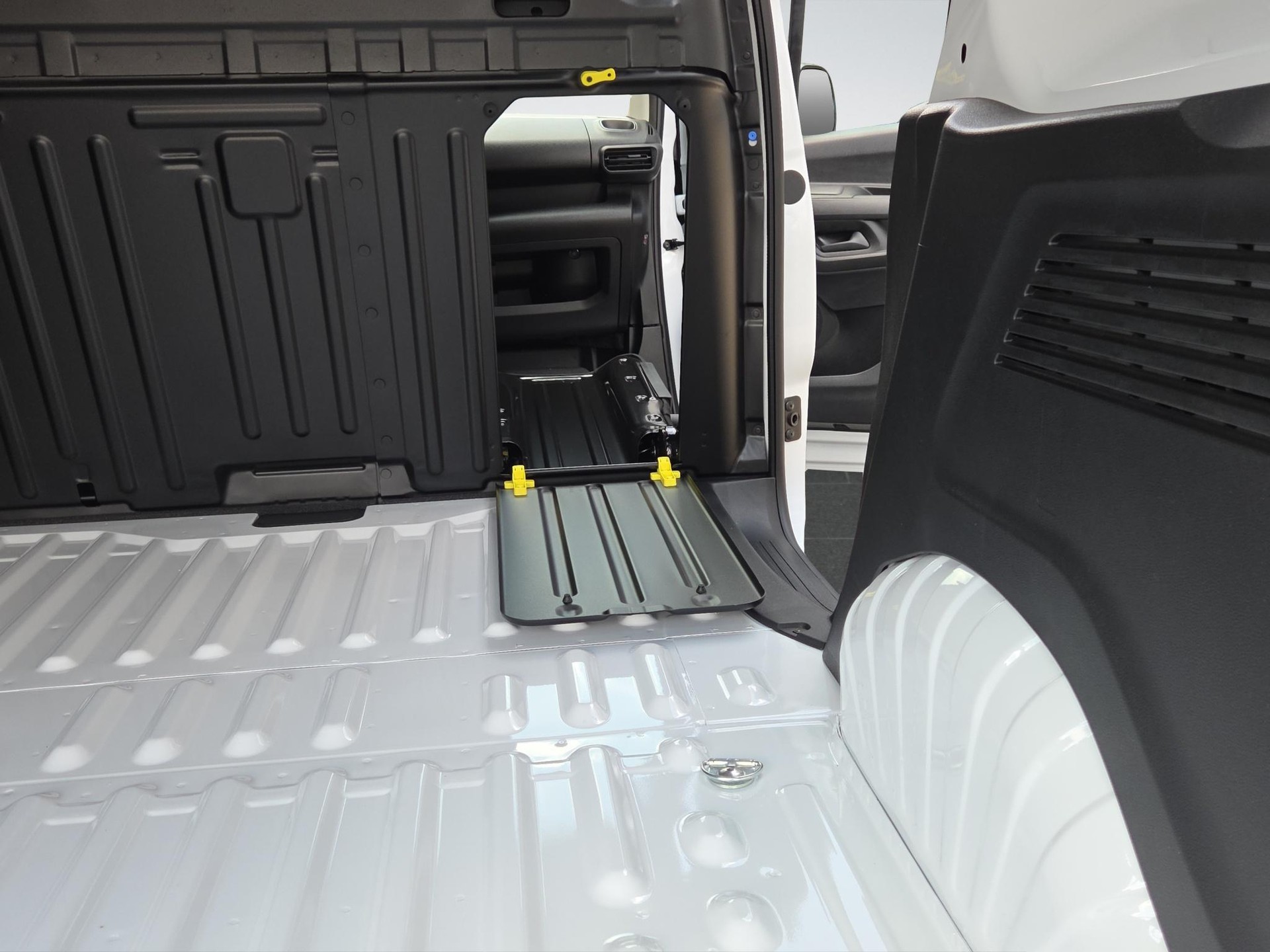 TOYOTA PROACE CITY Van L1 1.2 Active-image-14