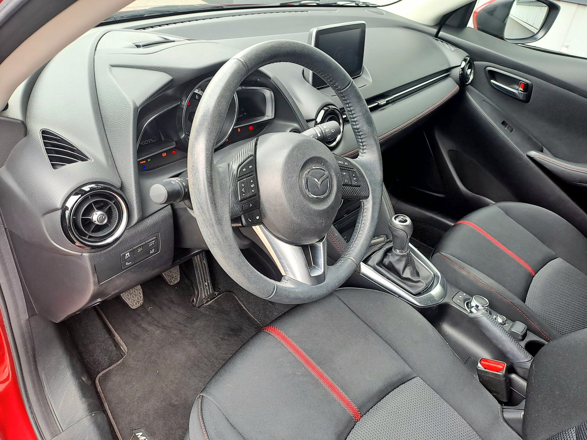 MAZDA 2 1.5i 16V Skyactiv-G Revolution-image-11