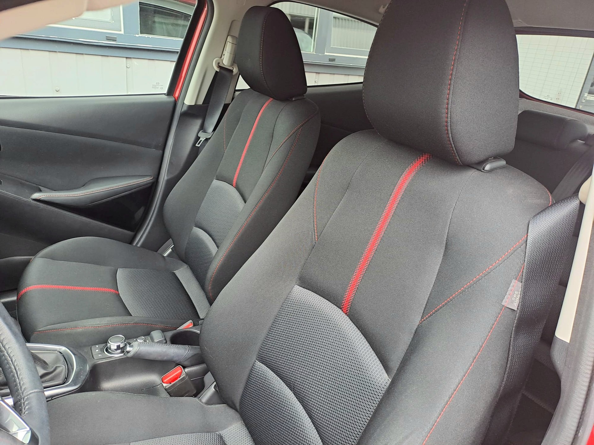 MAZDA 2 1.5i 16V Skyactiv-G Revolution-image-10