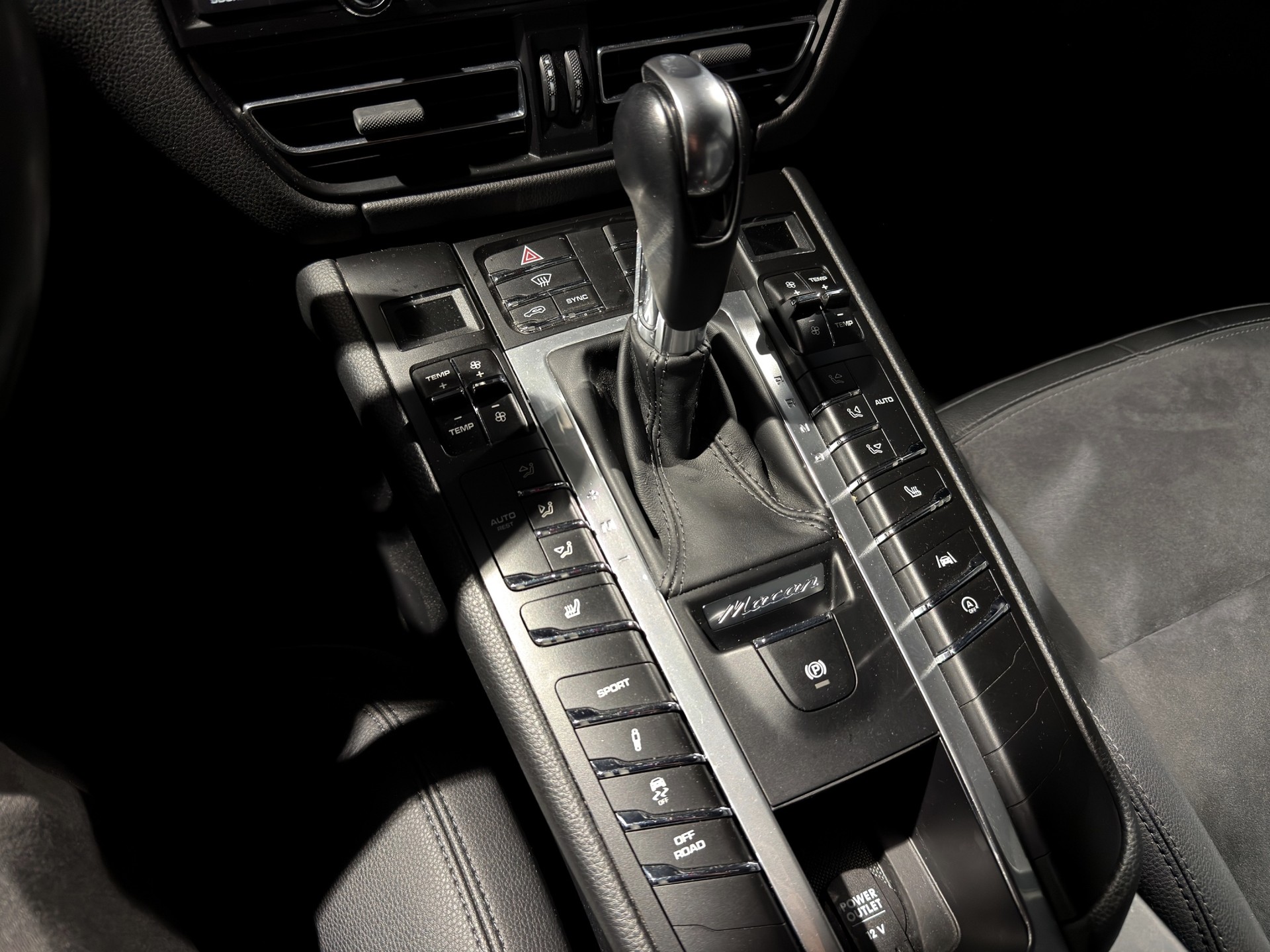 PORSCHE Macan PDK-image-12