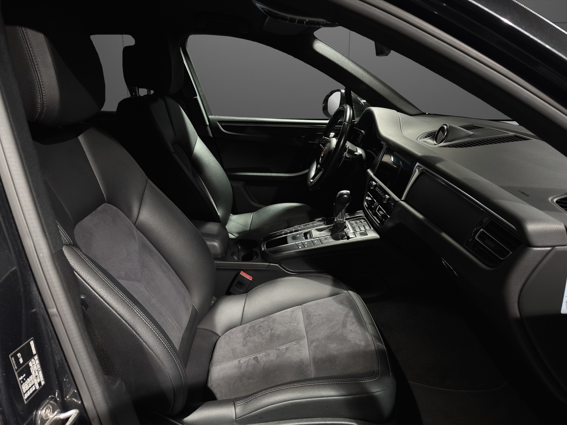 PORSCHE Macan PDK-image-9