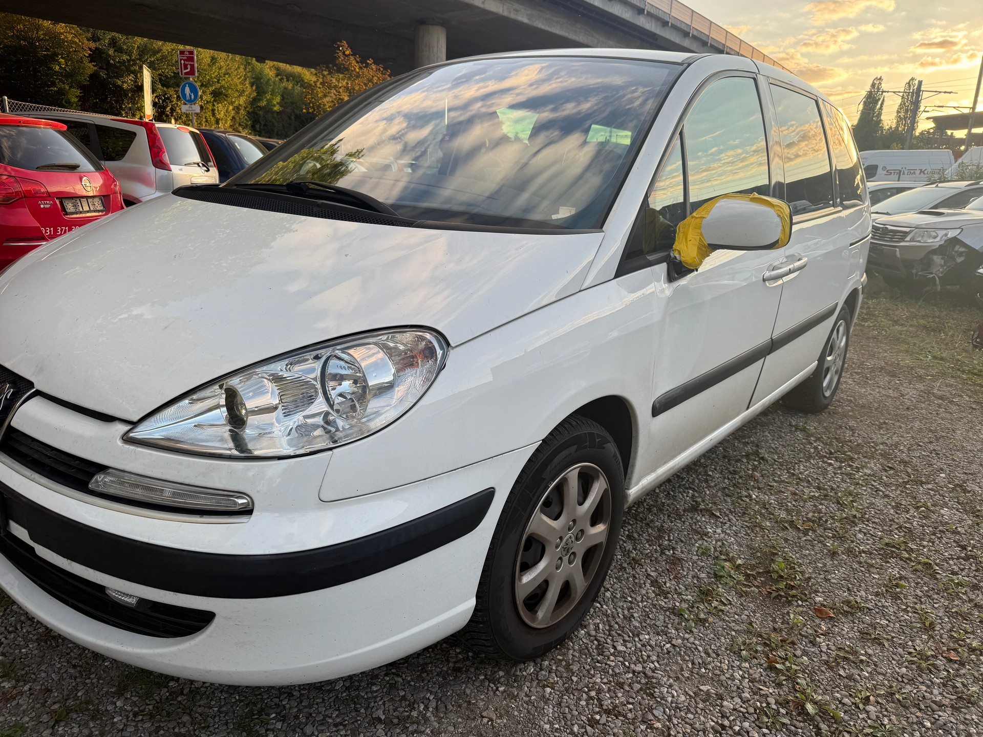 PEUGEOT 807 2.0 16V HDi ST Family+ Automatic-image-2