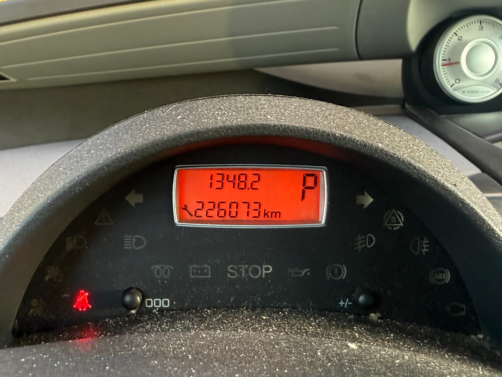 PEUGEOT 807 2.0 16V HDi ST Family+ Automatic-image-13