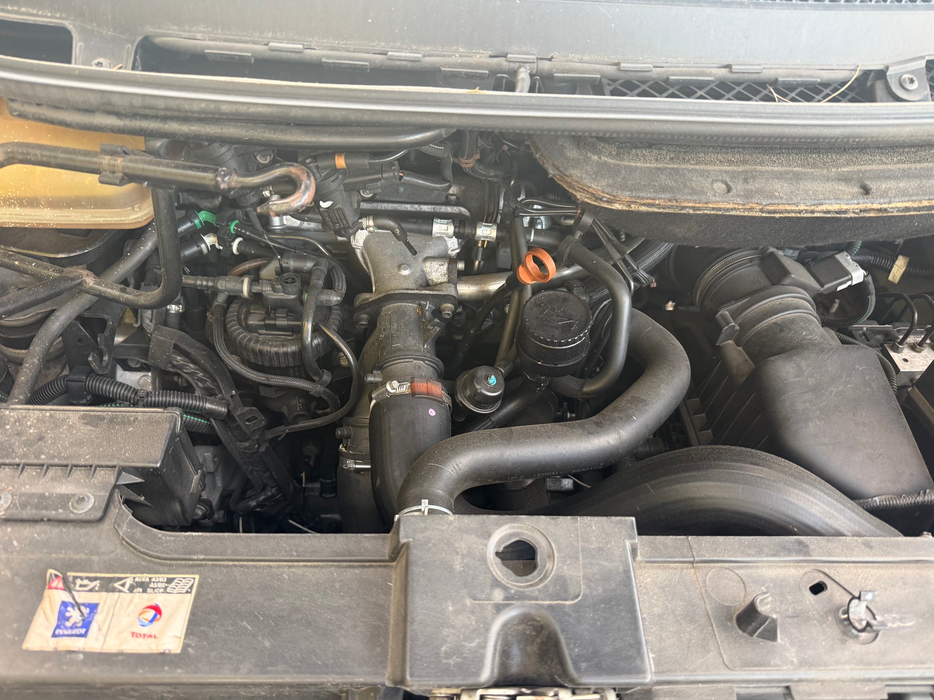 PEUGEOT 807 2.0 16V HDi ST Family+ Automatic-image-8