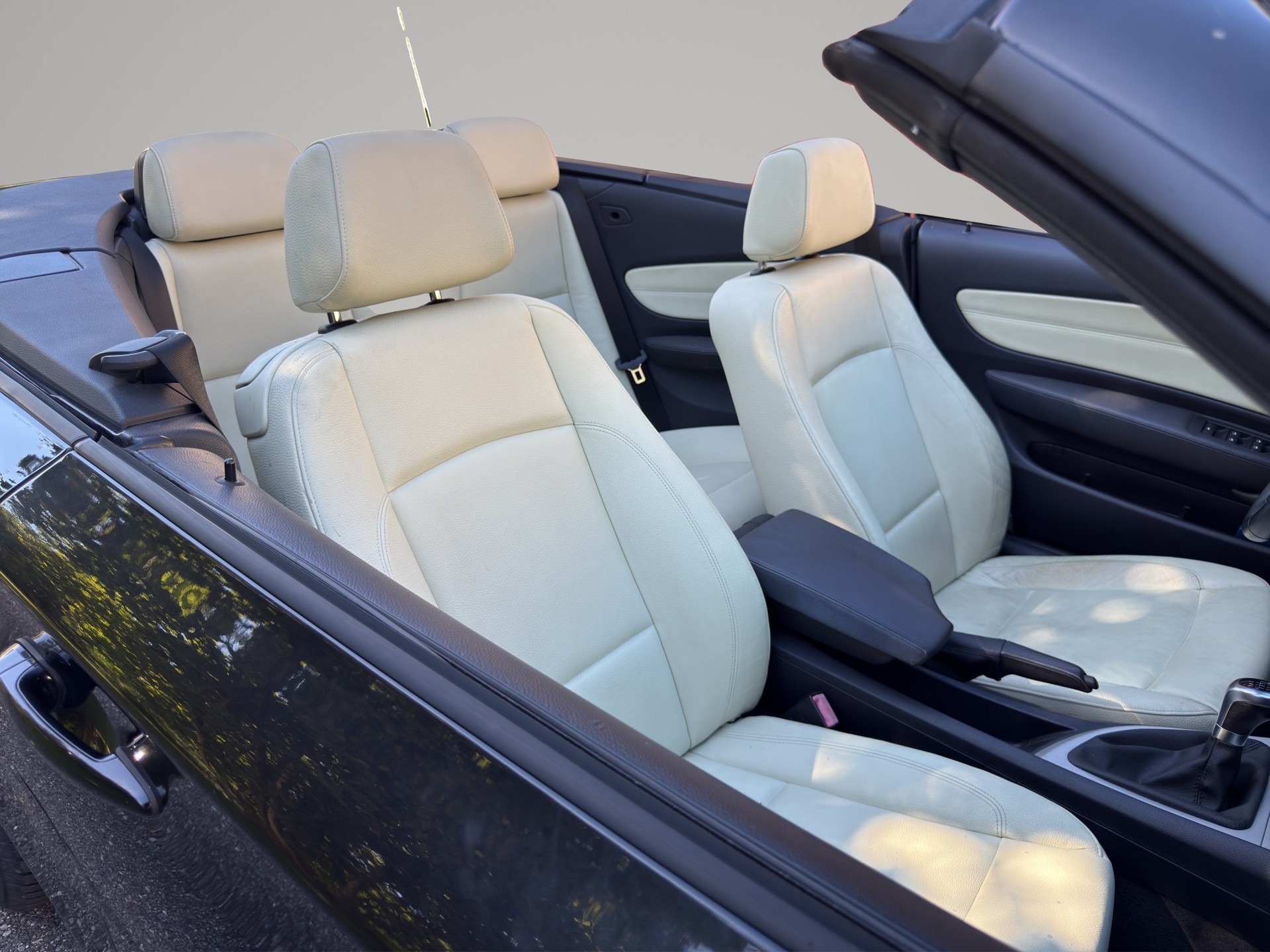 BMW 118i Cabrio-image-10