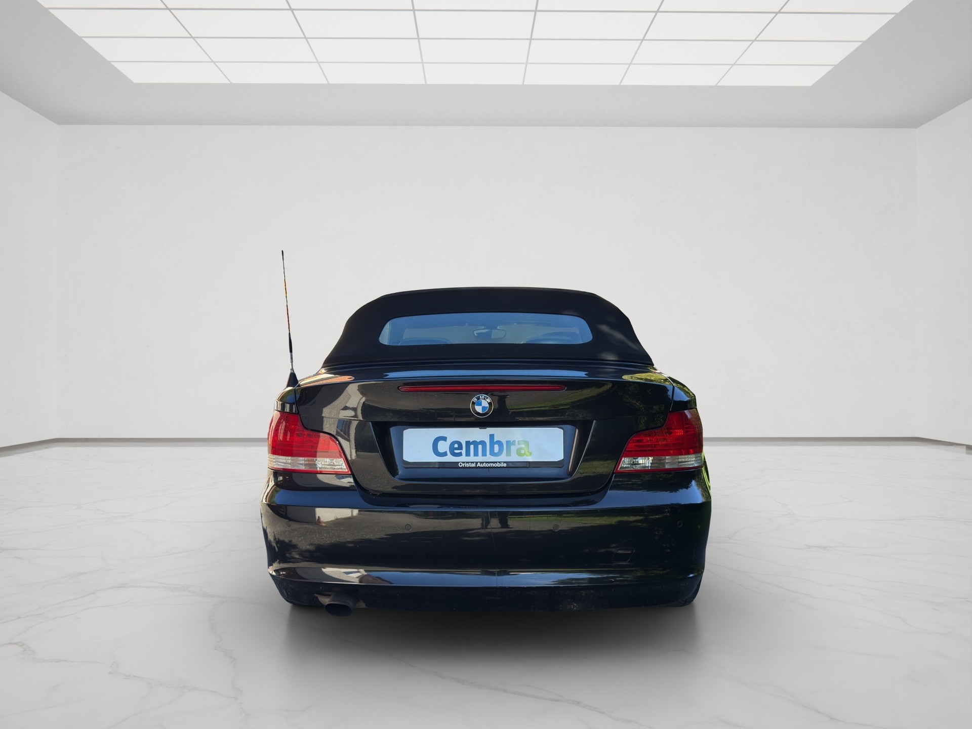 BMW 118i Cabrio-image-7