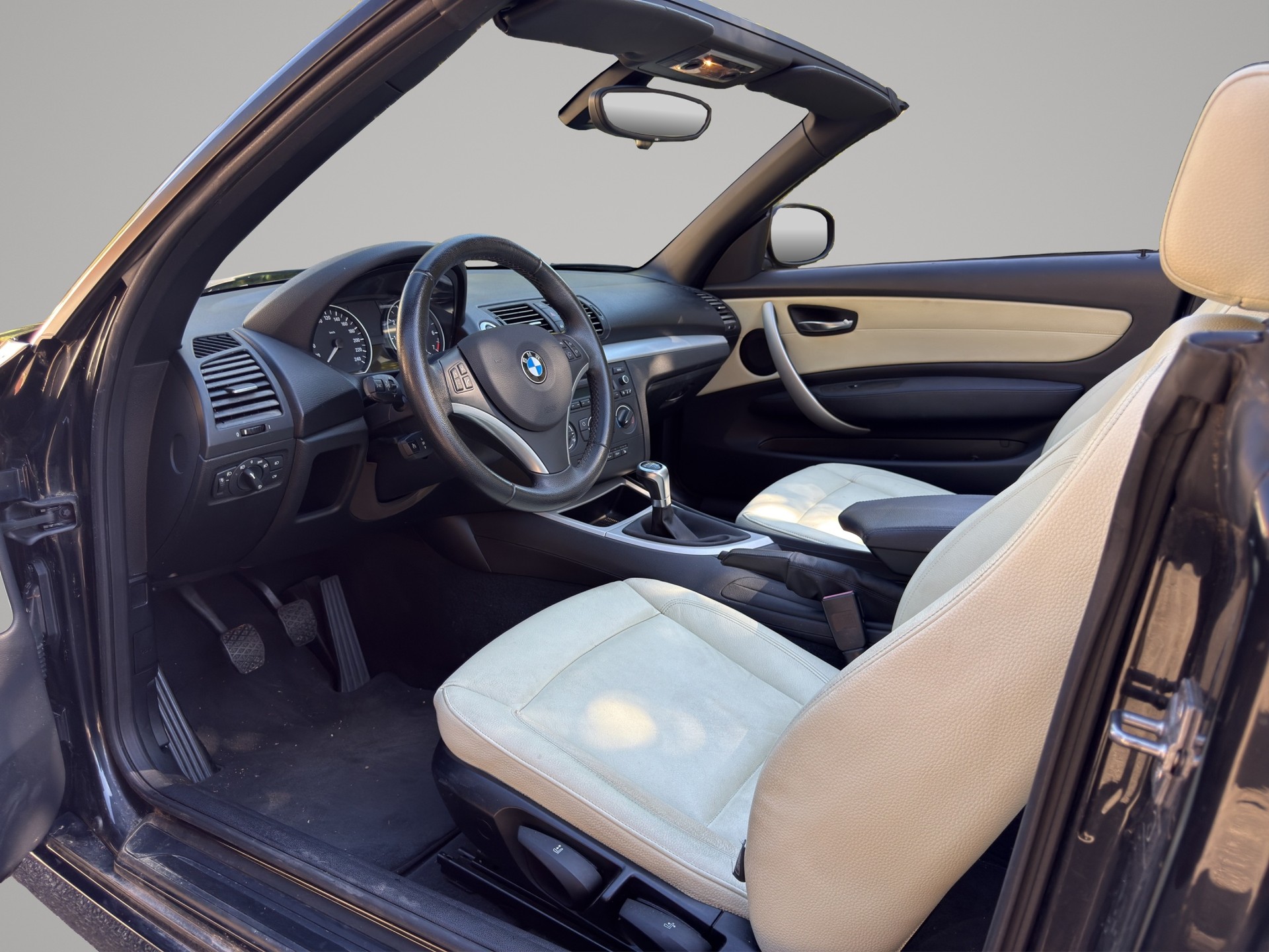 BMW 118i Cabrio-image-9