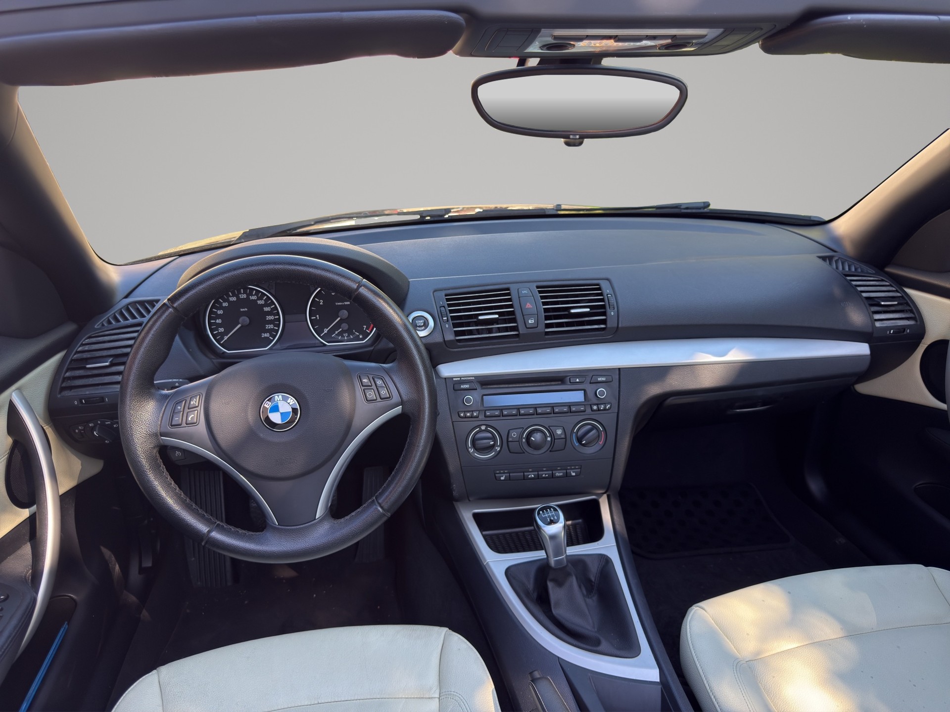 BMW 118i Cabrio-image-8