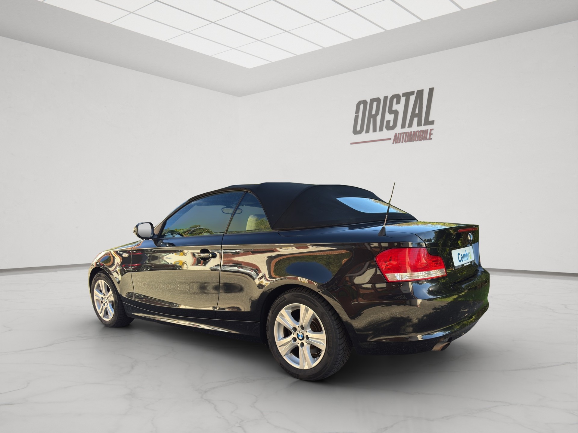 BMW 118i Cabrio-image-2