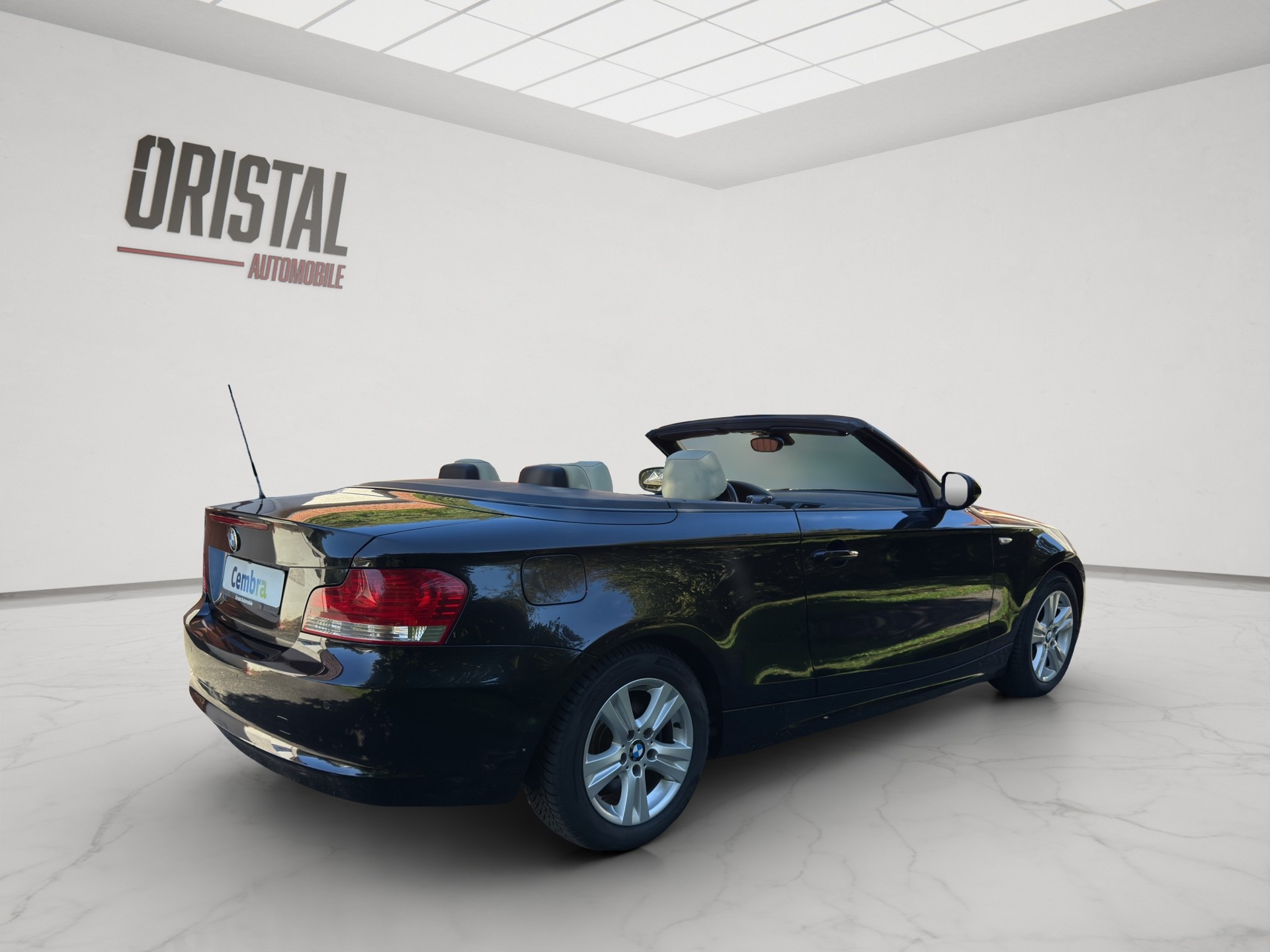BMW 118i Cabrio-image-5