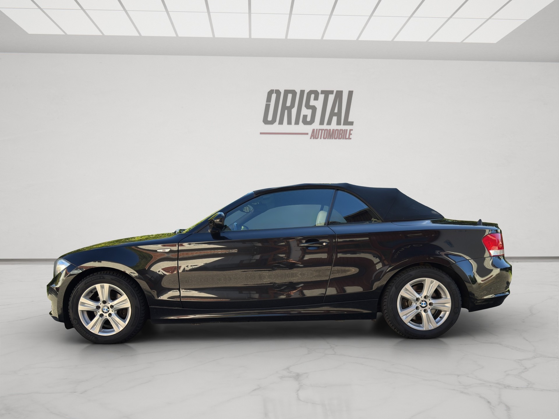 BMW 118i Cabrio-image-1