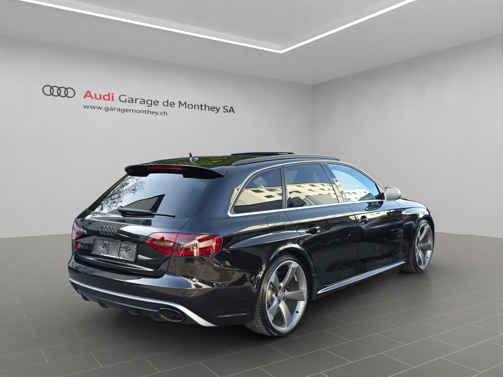 AUDI RS4 Avant 4.2 FSI V8 quattro S-tronic-image-2