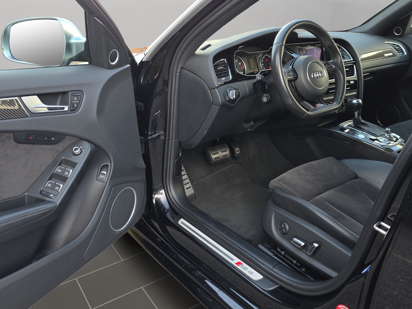 AUDI RS4 Avant 4.2 FSI V8 quattro S-tronic-image-4