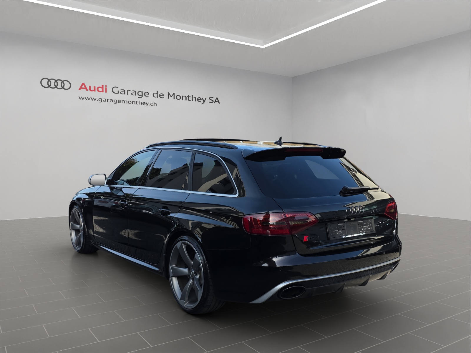 AUDI RS4 Avant 4.2 FSI V8 quattro S-tronic-image-3
