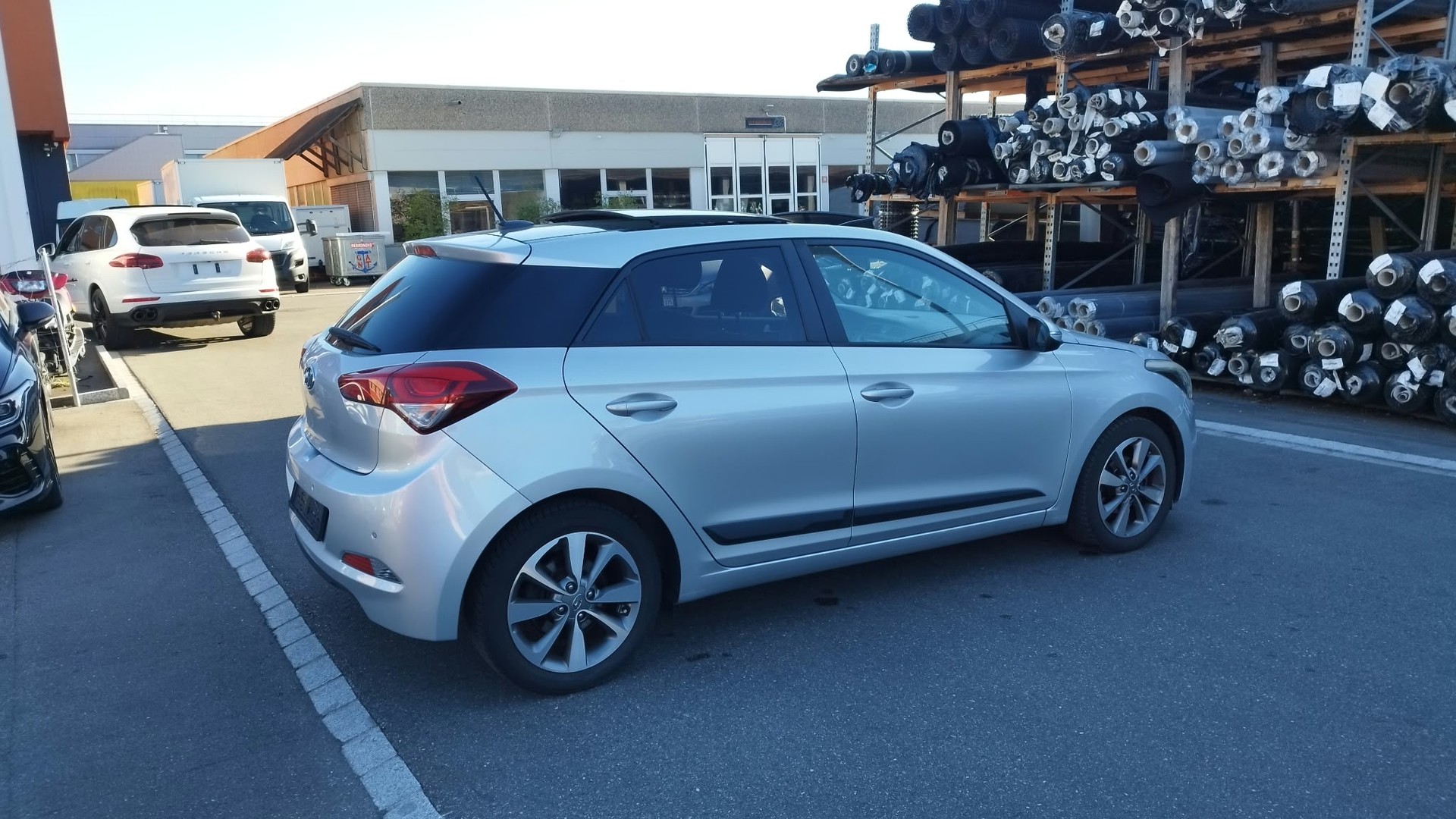 HYUNDAI i20 1.4 Launch Plus-image-2