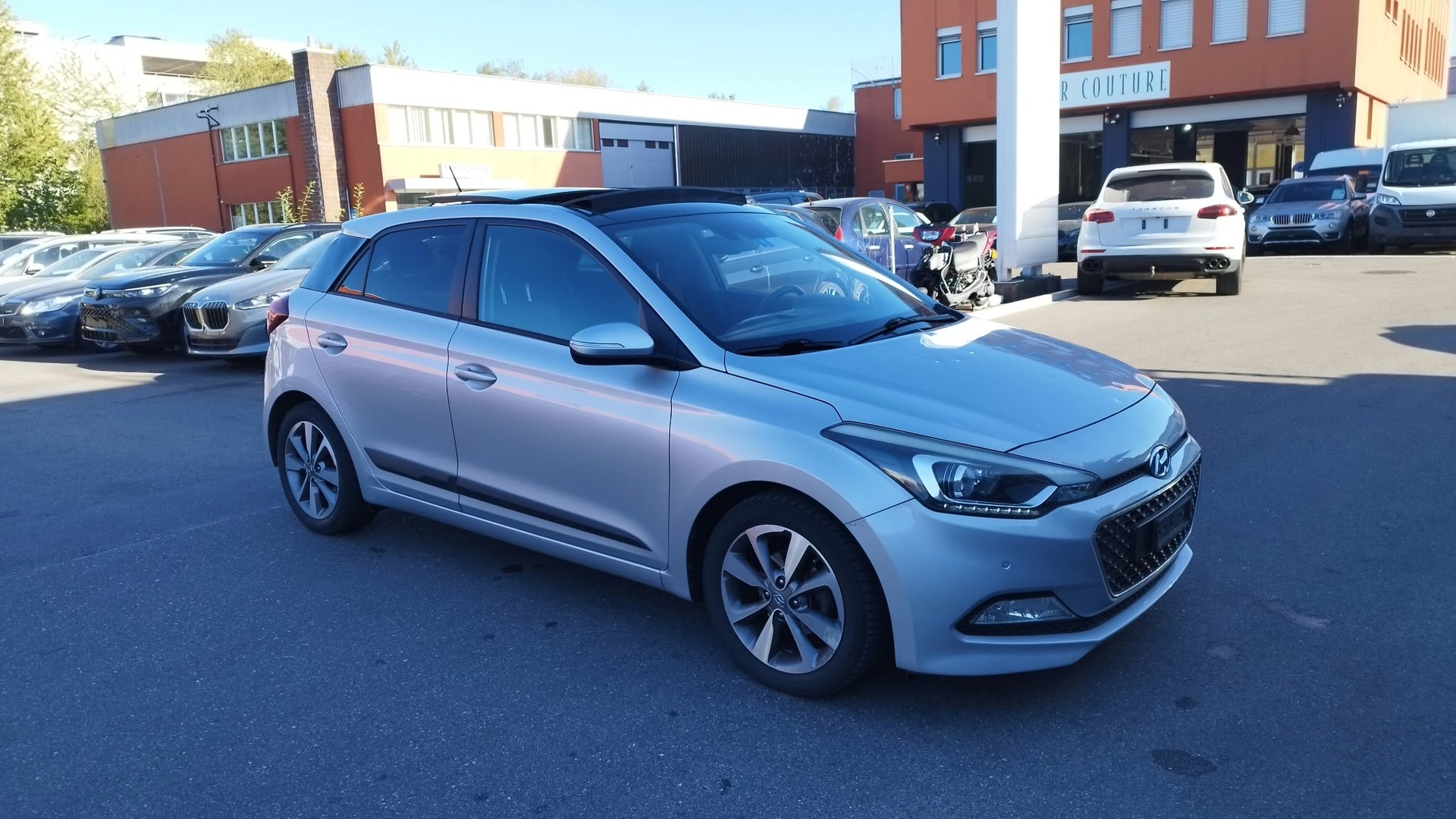 HYUNDAI i20 1.4 Launch Plus-image-3