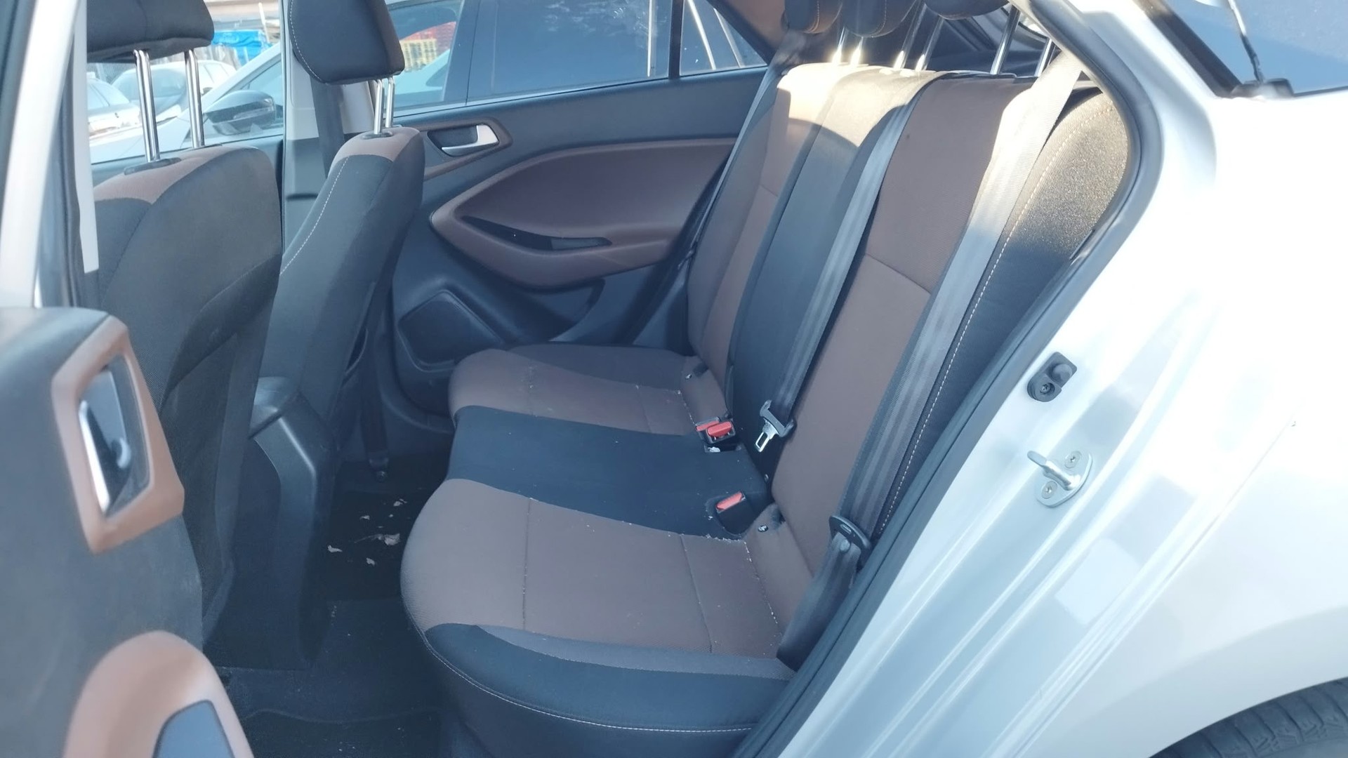 HYUNDAI i20 1.4 Launch Plus-image-6