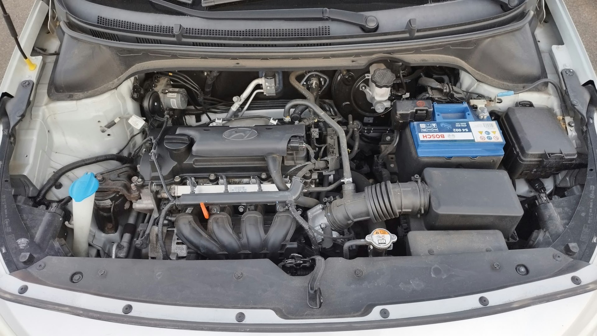 HYUNDAI i20 1.4 Launch Plus-image-11