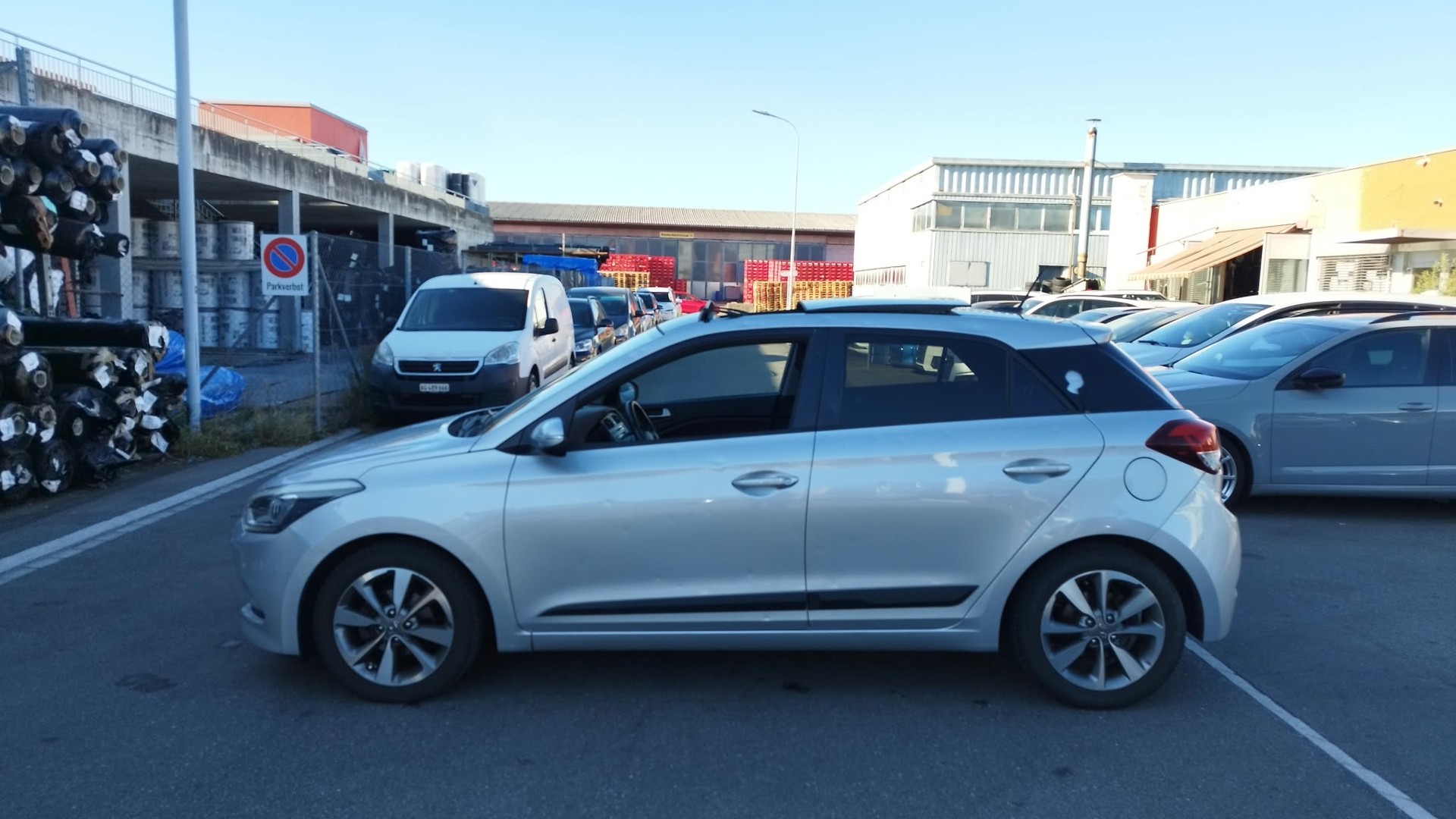 HYUNDAI i20 1.4 Launch Plus-image-7