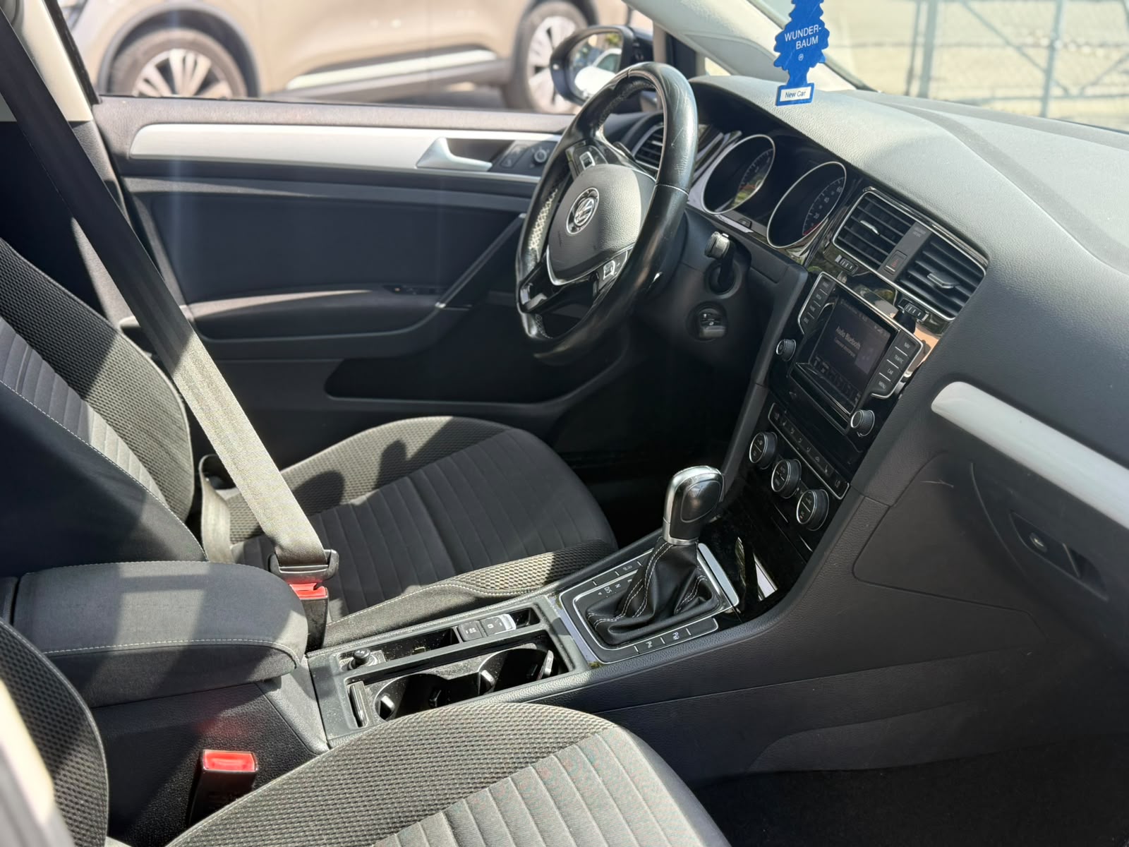 VW Golf 1.4 TSI Lounge DSG-image-10