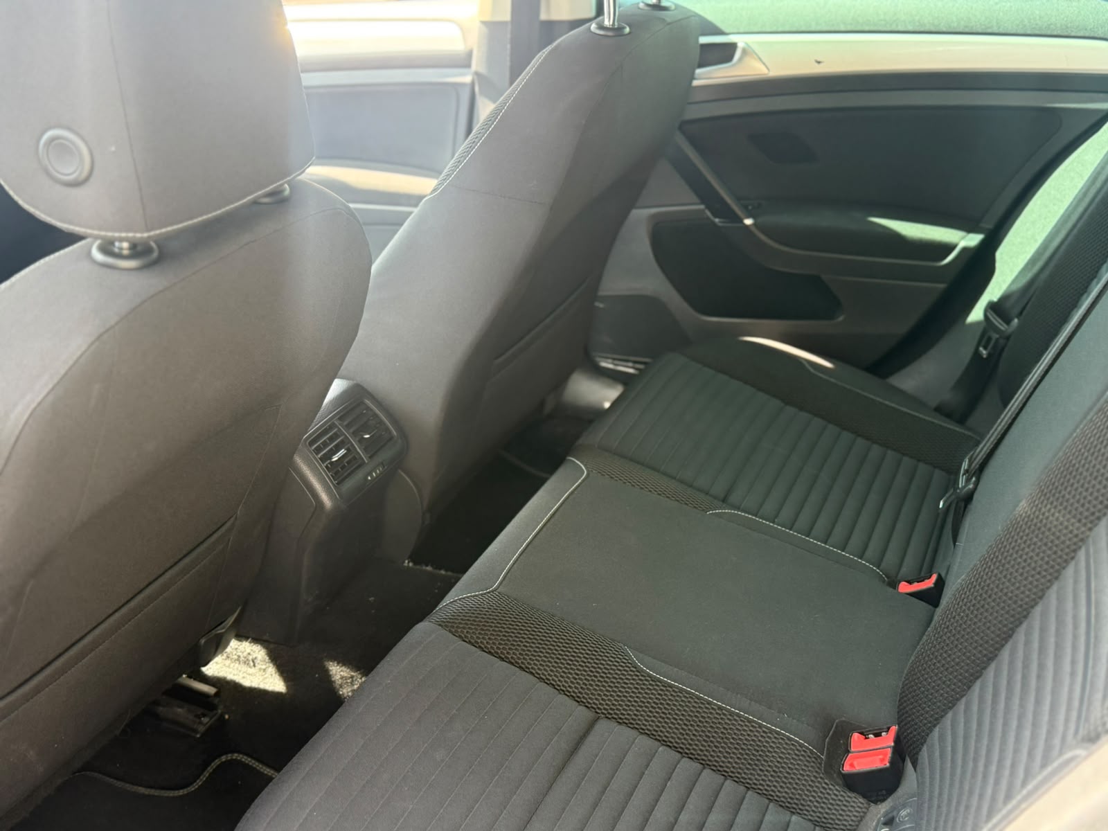 VW Golf 1.4 TSI Lounge DSG-image-8