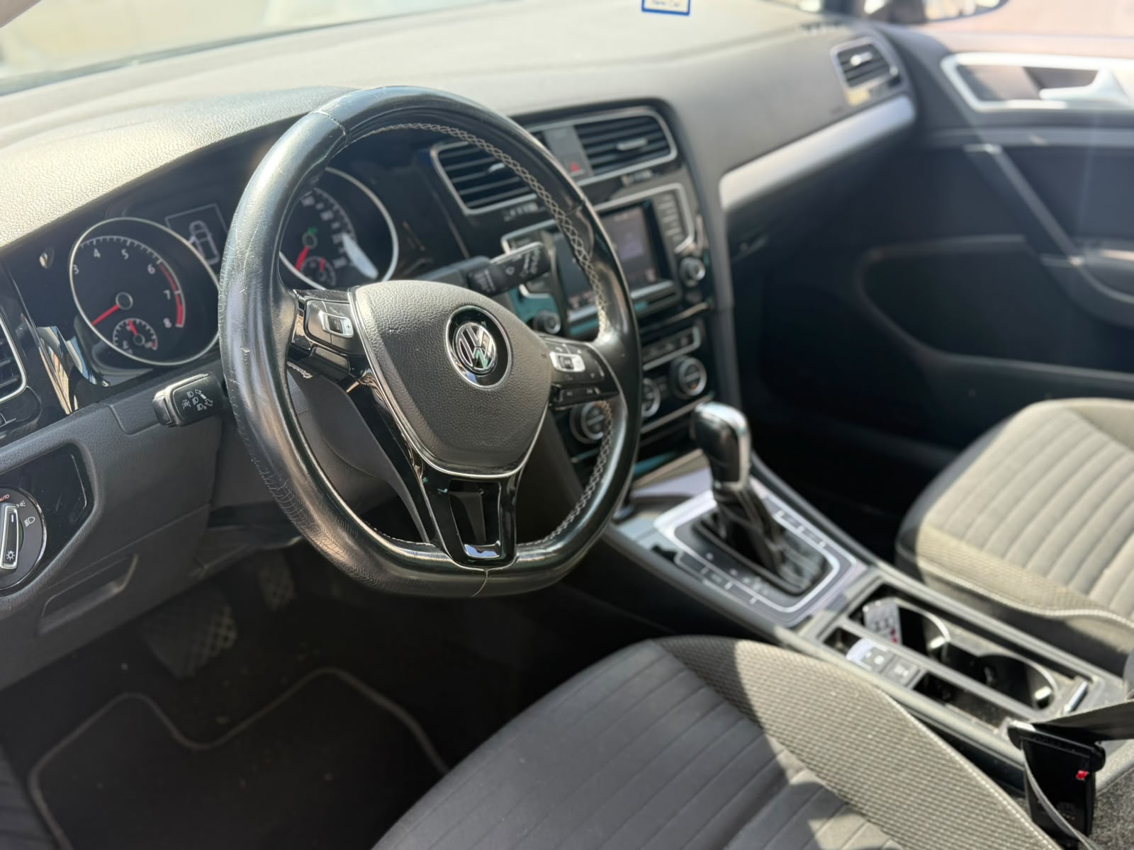 VW Golf 1.4 TSI Lounge DSG-image-6
