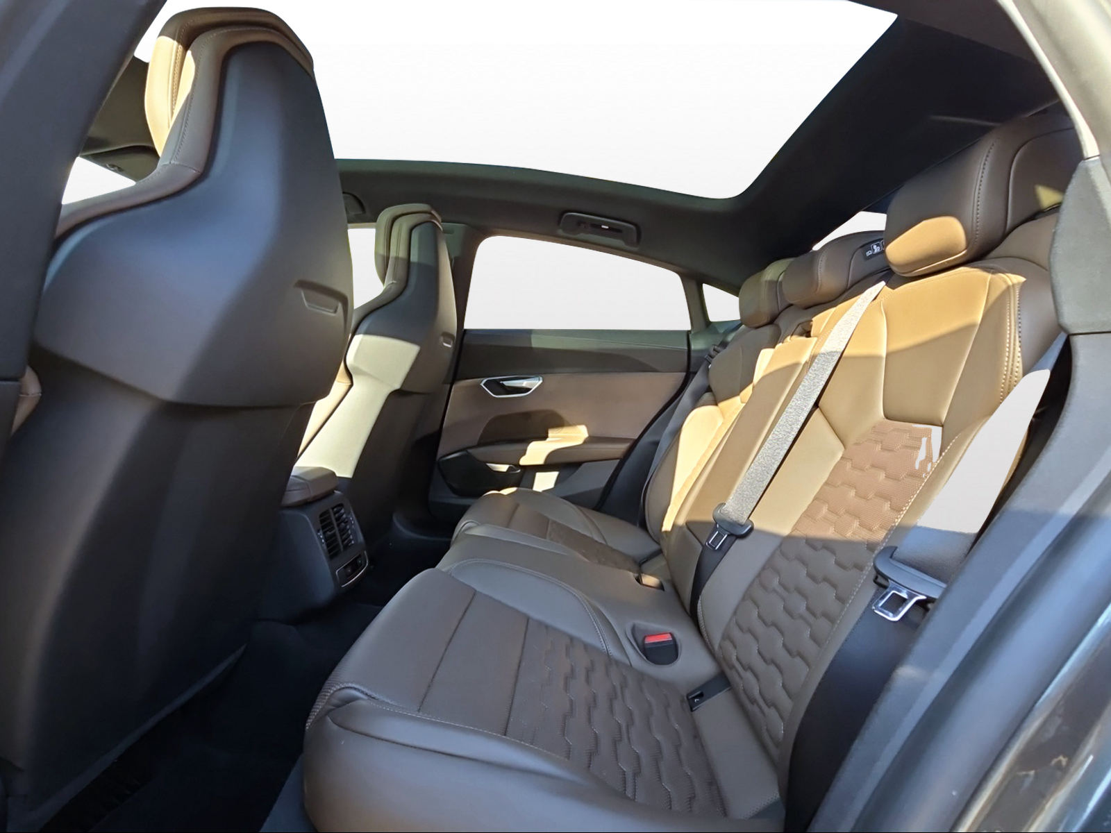 AUDI e-tron GT quattro-image-10