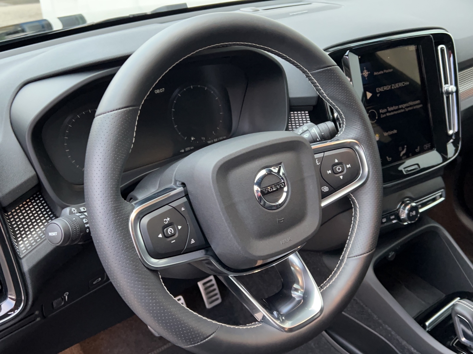 VOLVO XC40 2.0 B4 MH R-Design AWD-image-3