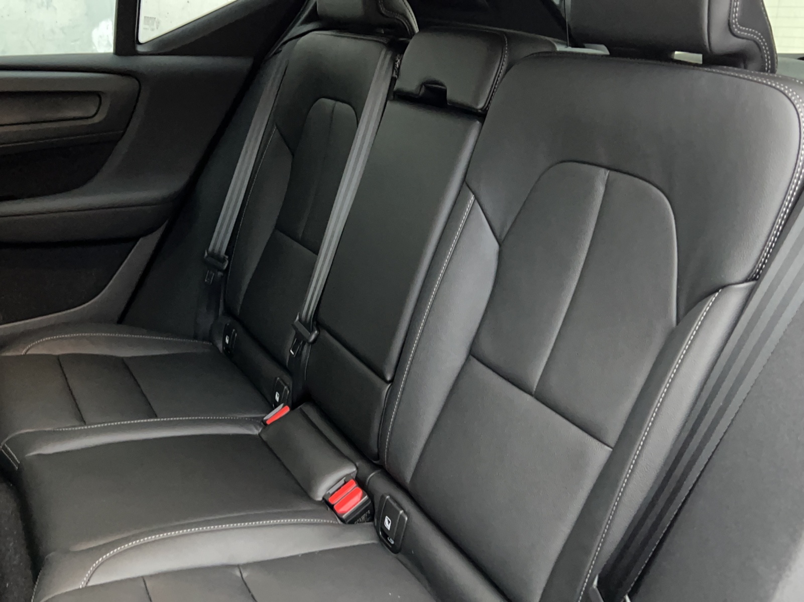 VOLVO XC40 2.0 B4 MH R-Design AWD-image-10