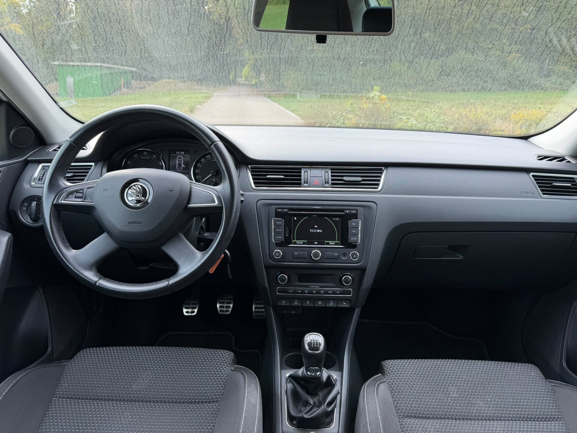 SKODA Rapid 1.2 TSI Ambition-image-5